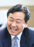 36st governor  Kim Kwan-Young