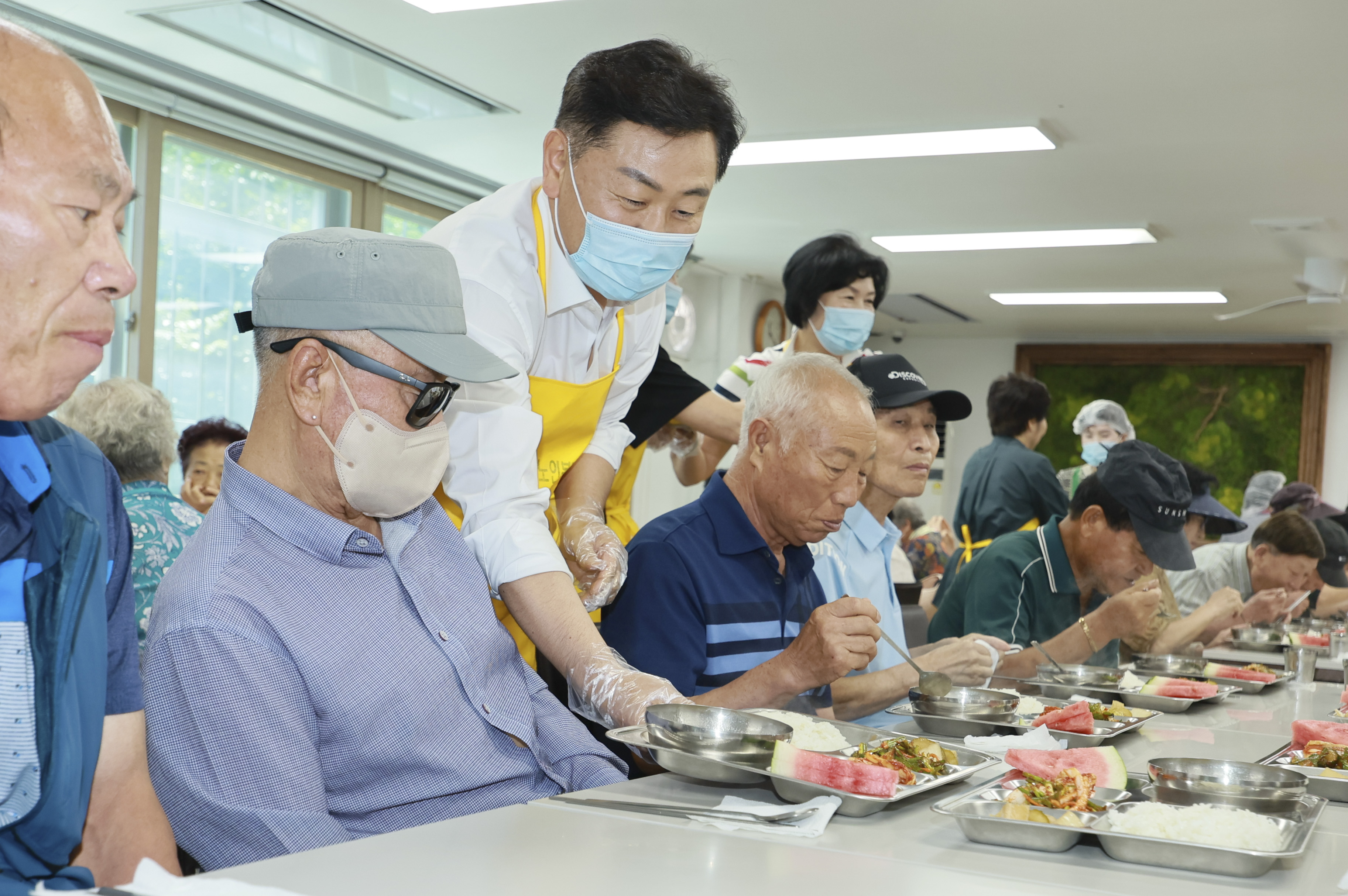 말복 전북특별자치도 노인복지관 닭곰탕 배식봉사 이미지(1)