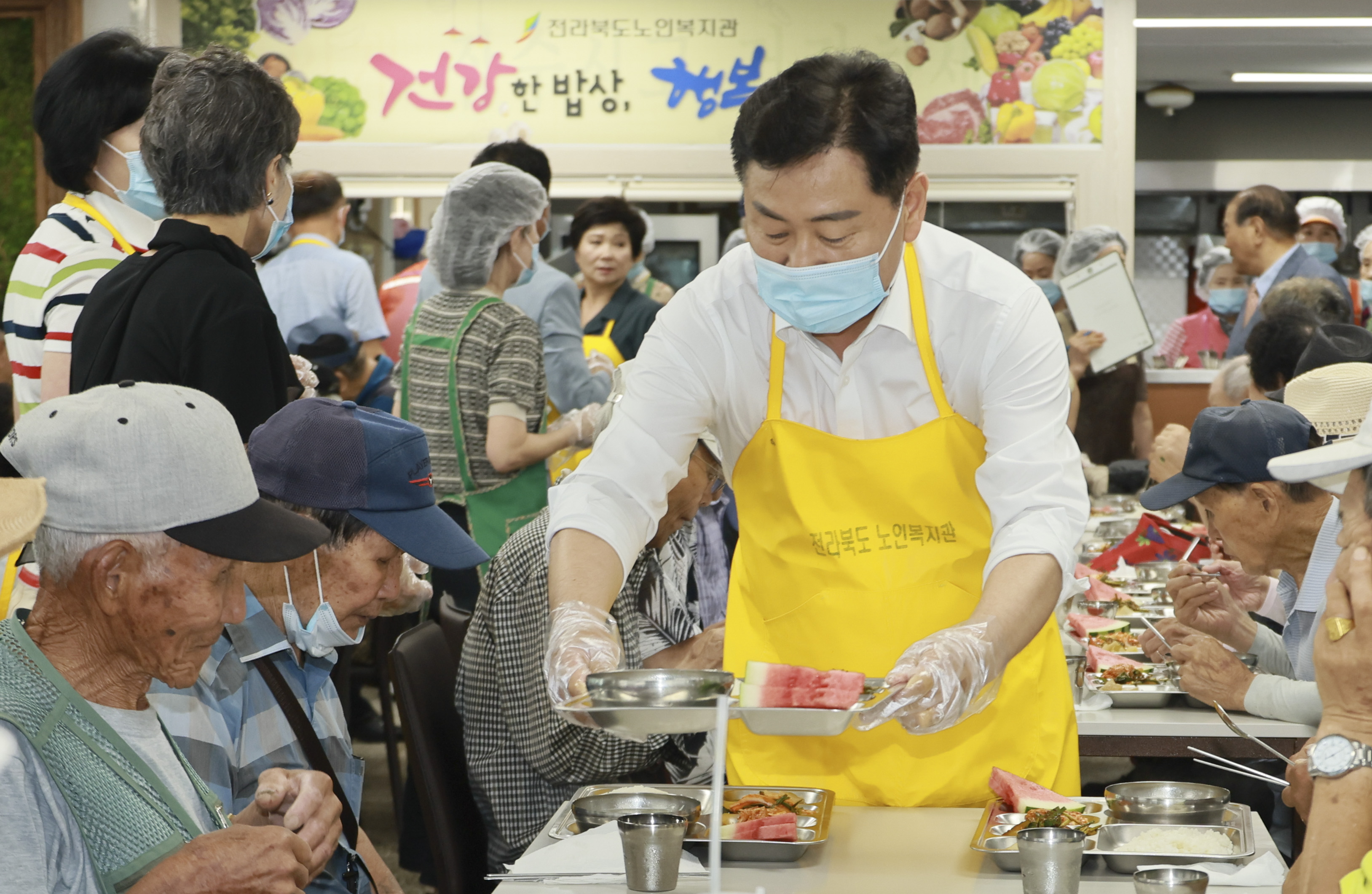말복 전북특별자치도 노인복지관 닭곰탕 배식봉사 이미지(3)