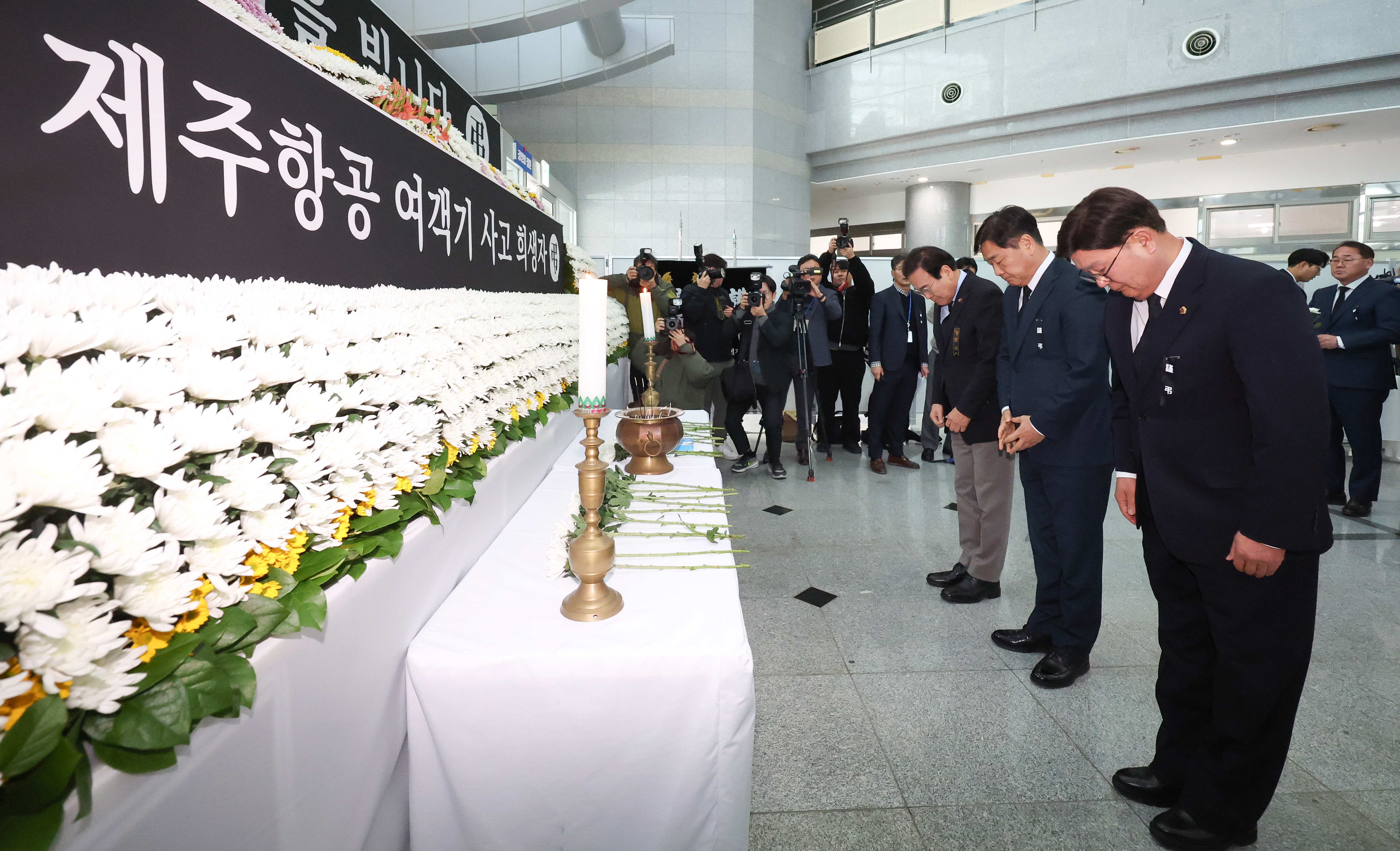 제주항공 여객기 추락사고 희생자 분향소 참배 이미지(3)