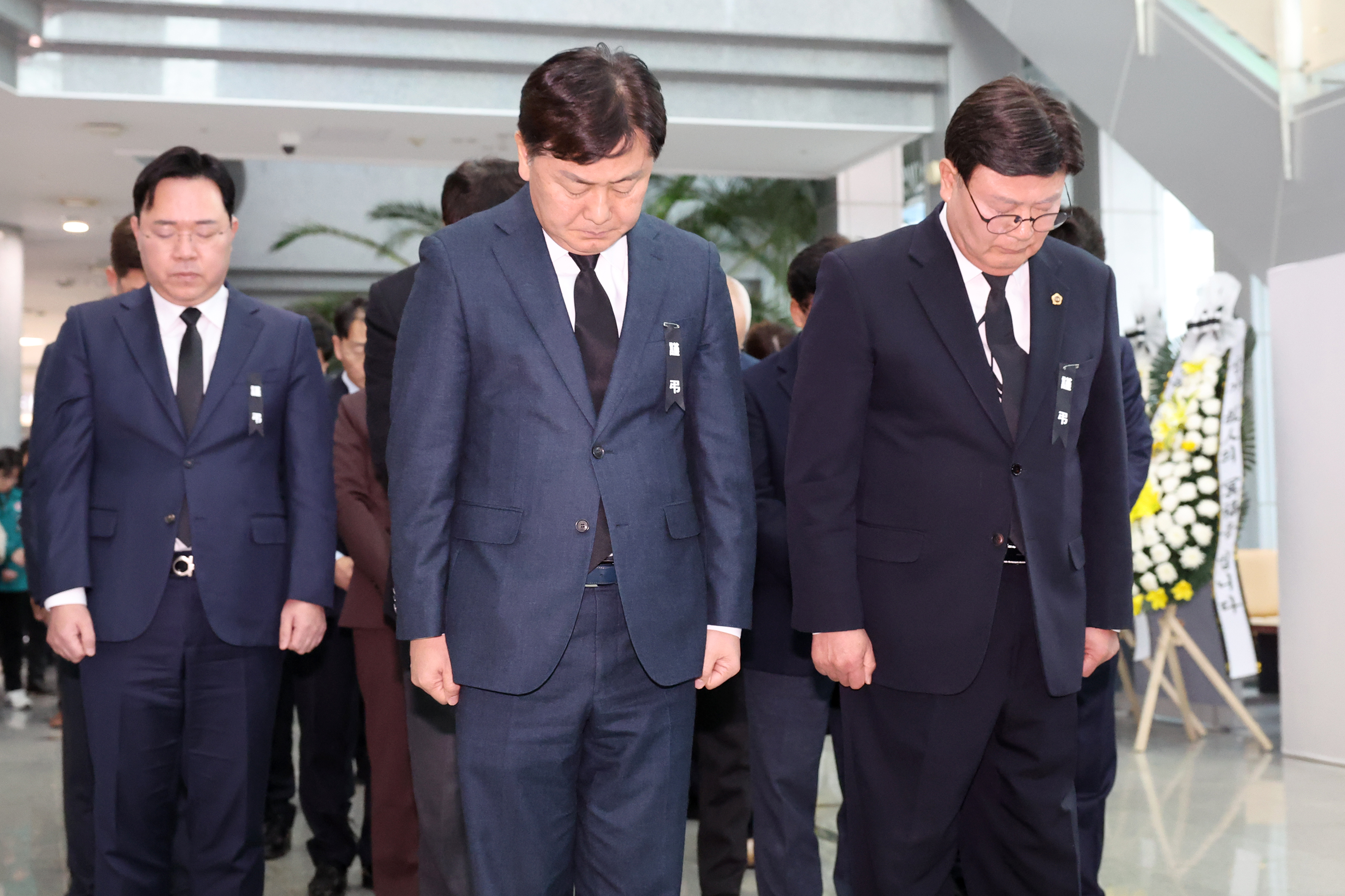 제주항공 여객기 추락사고 희생자 분향소 참배 이미지(4)