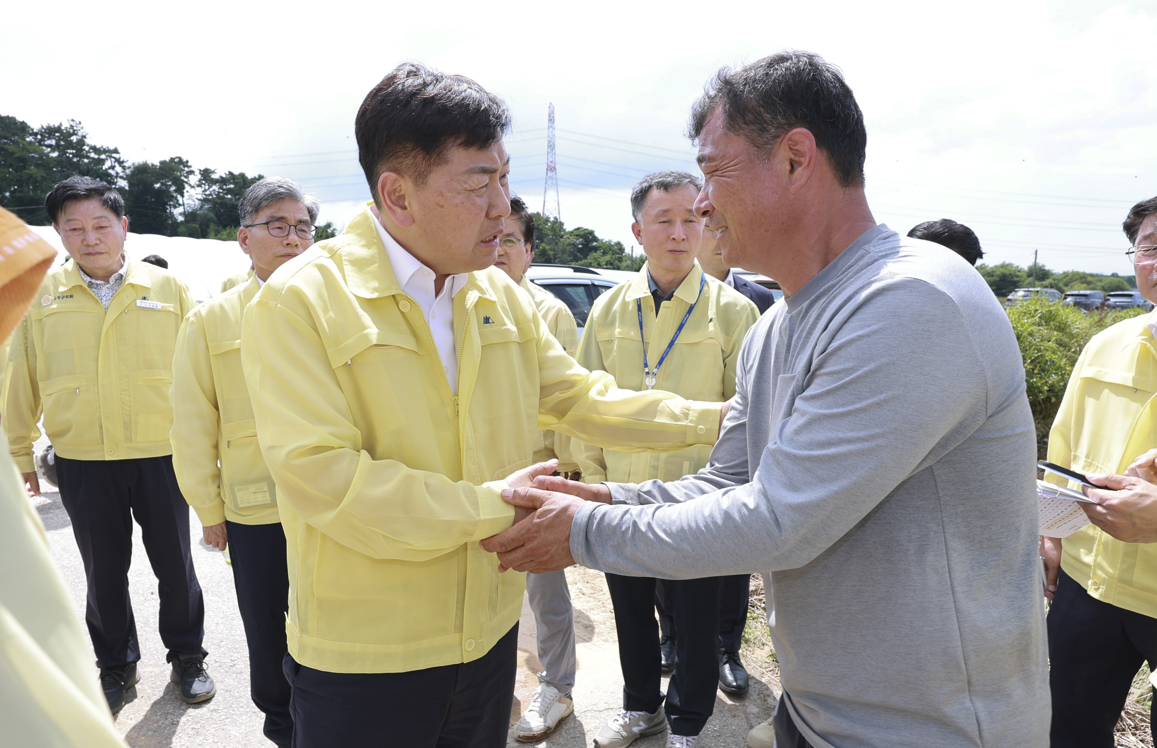 집중호우로 인해 침수 피해 농가 위로 방문-고창 수박하우스 이미지(3)