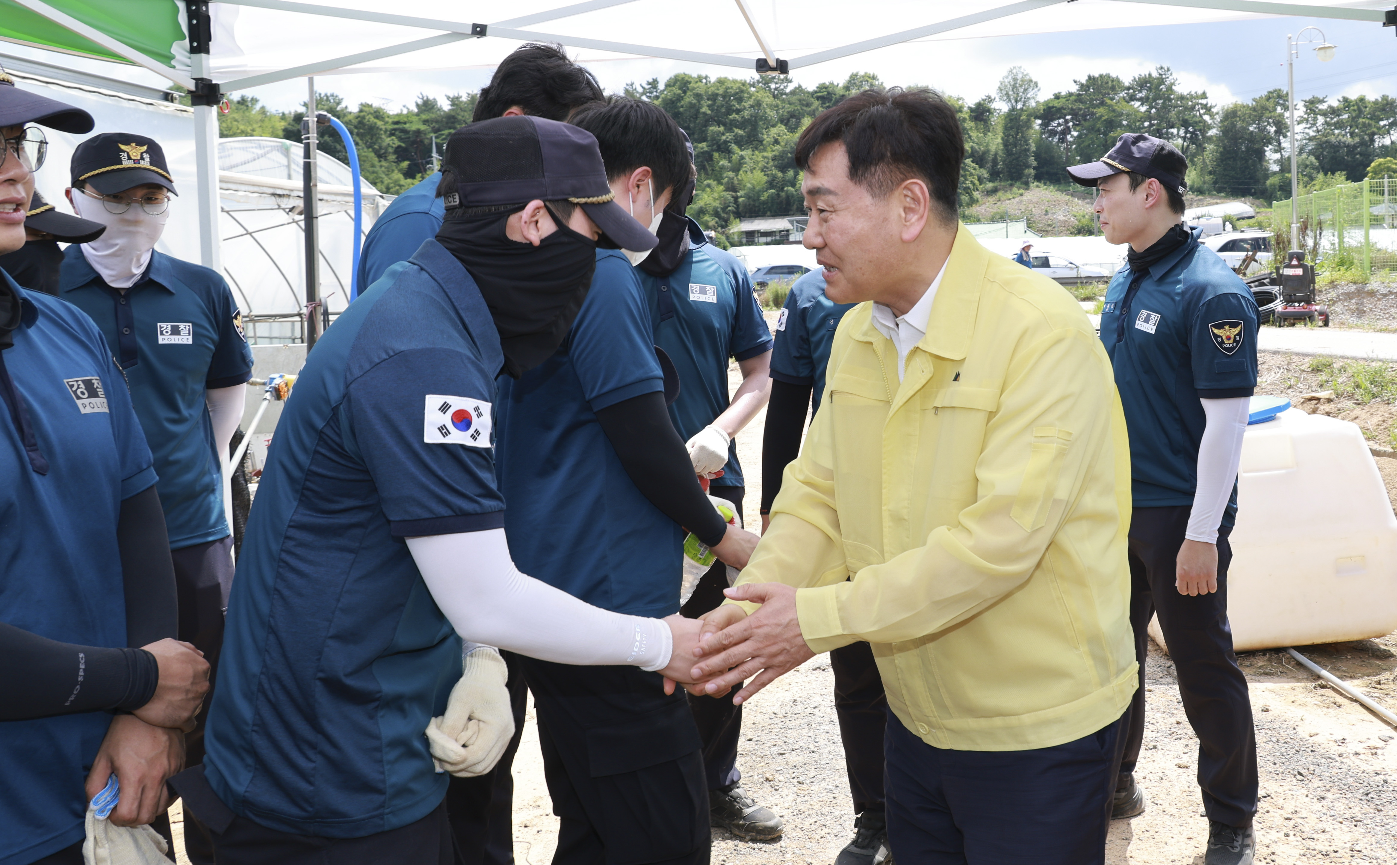 집중호우로 인해 침수 피해 농가 위로 방문-고창 수박하우스 이미지(6)