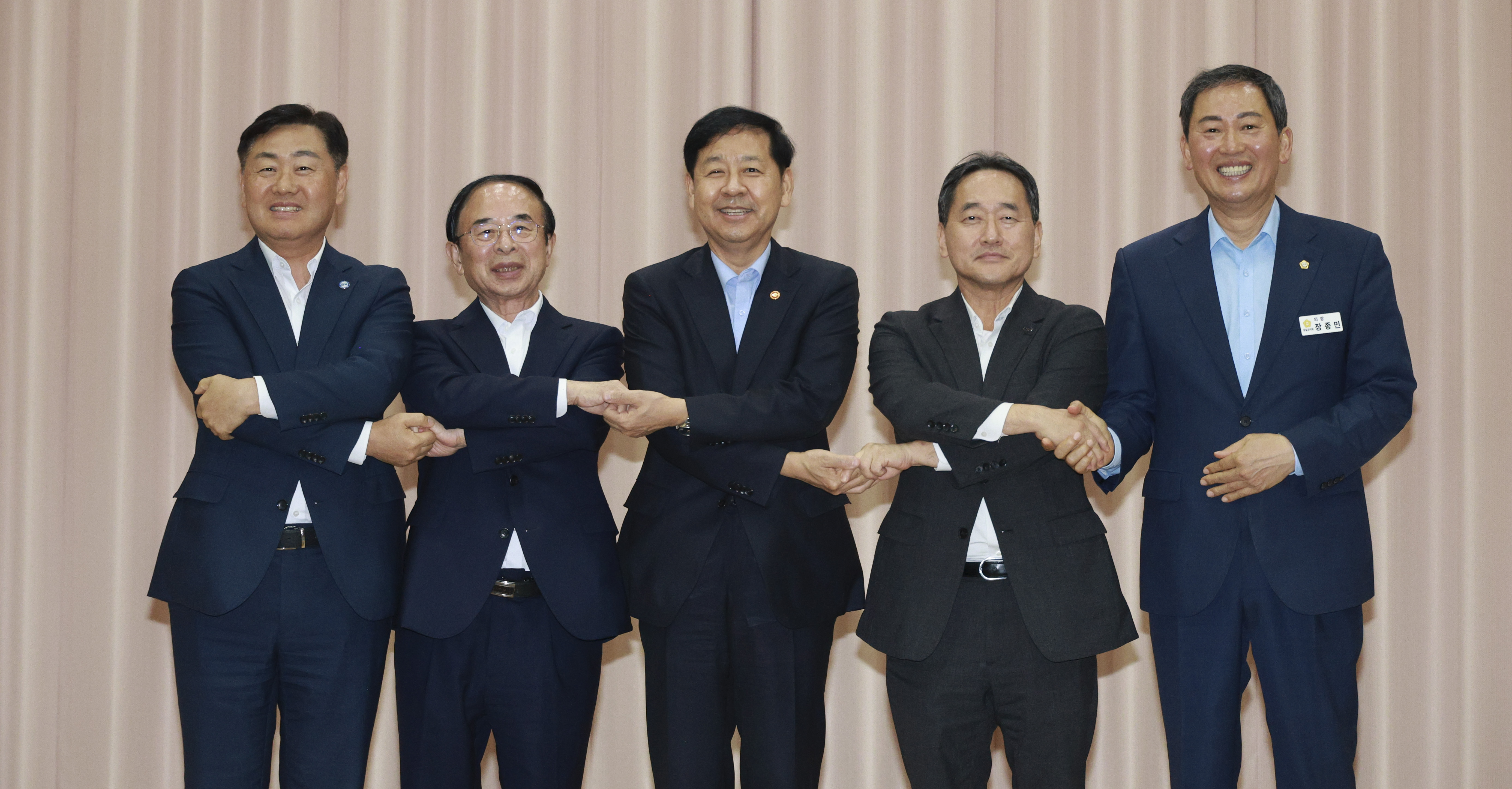 지방살리기 상생소비 활성화를 위한 임실군, 기회재정부, 국민연금공단 자매결연 협약식( 구윤철 부총리) 이미지(4)