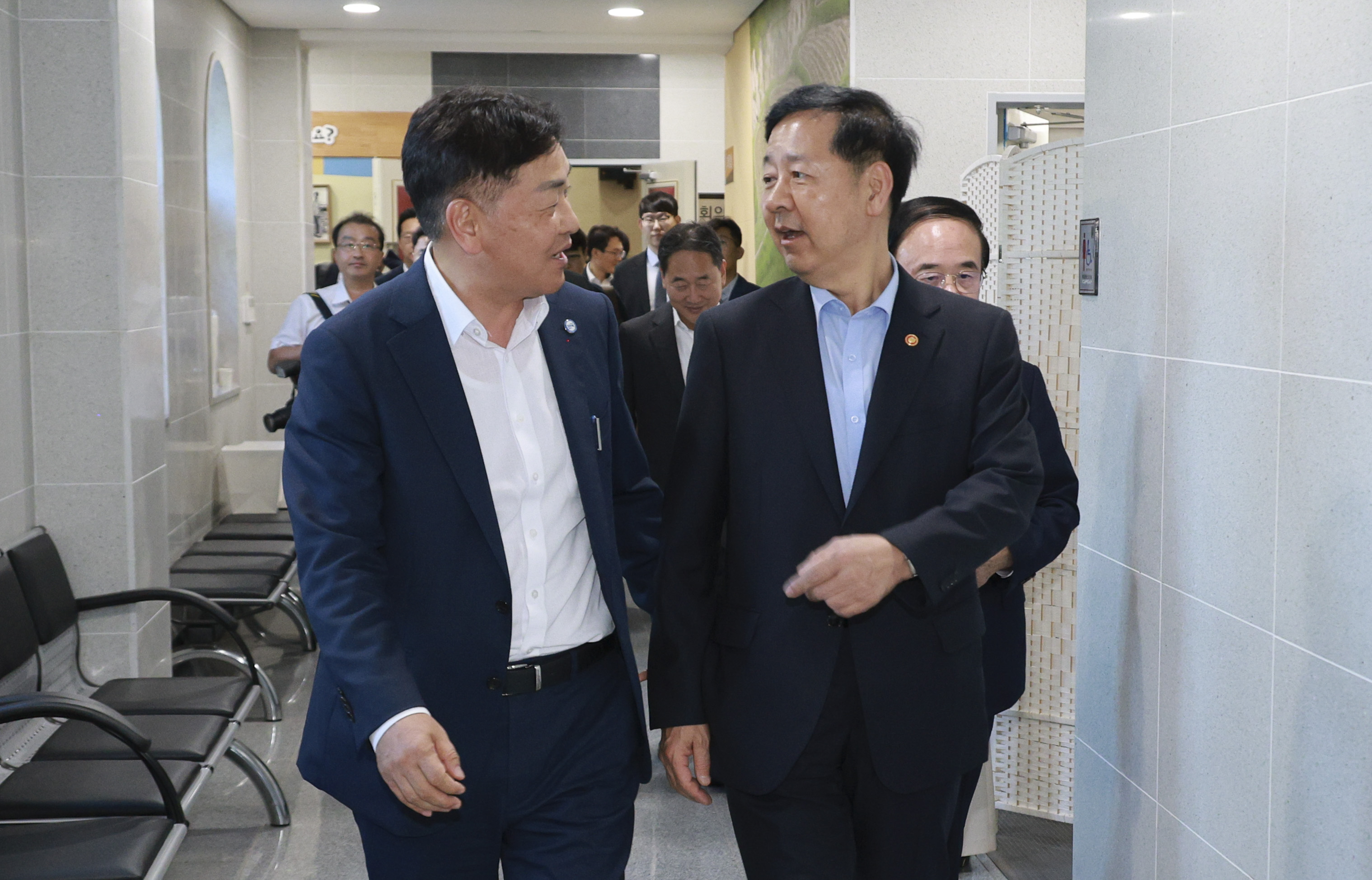 지방살리기 상생소비 활성화를 위한 임실군, 기회재정부, 국민연금공단 자매결연 협약식( 구윤철 부총리) 이미지(5)