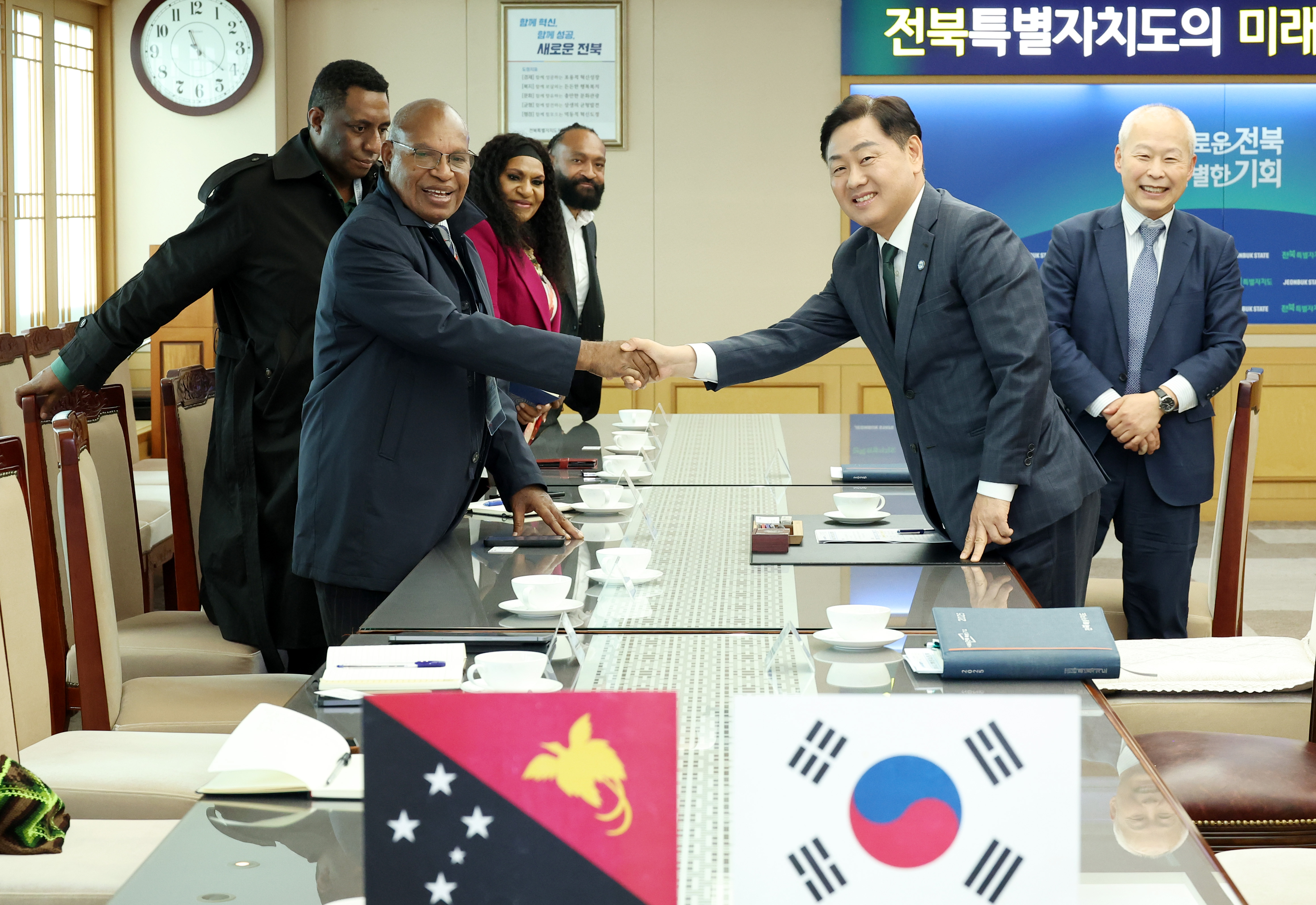 파푸아뉴기니 국제무역·투자부 리차드 마루(Richard Maru) 장관 대표단 전북방문 이미지(4)