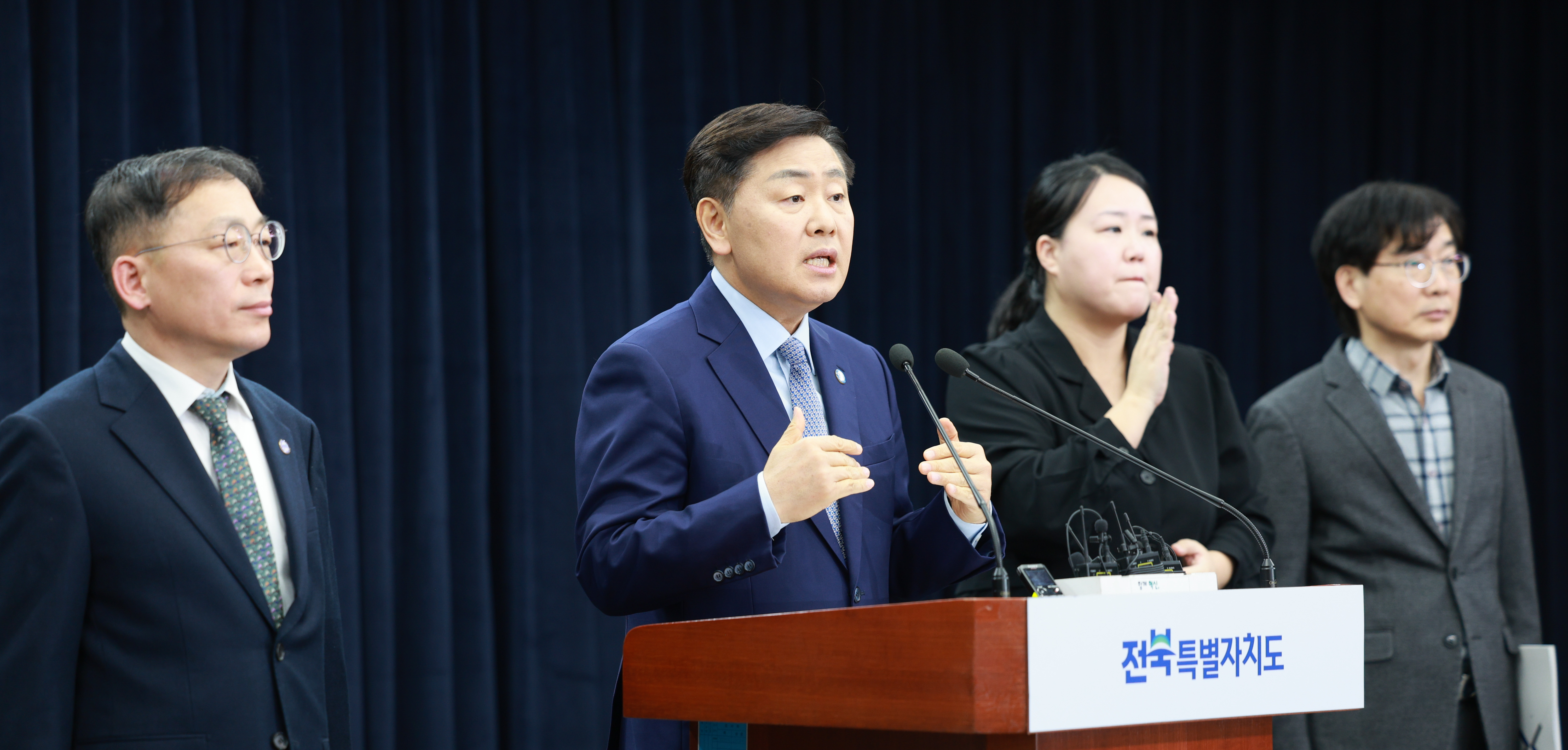 타운홀미팅 및 현대그룹 투자협약 후속대응 관련 기자회견 이미지(1)