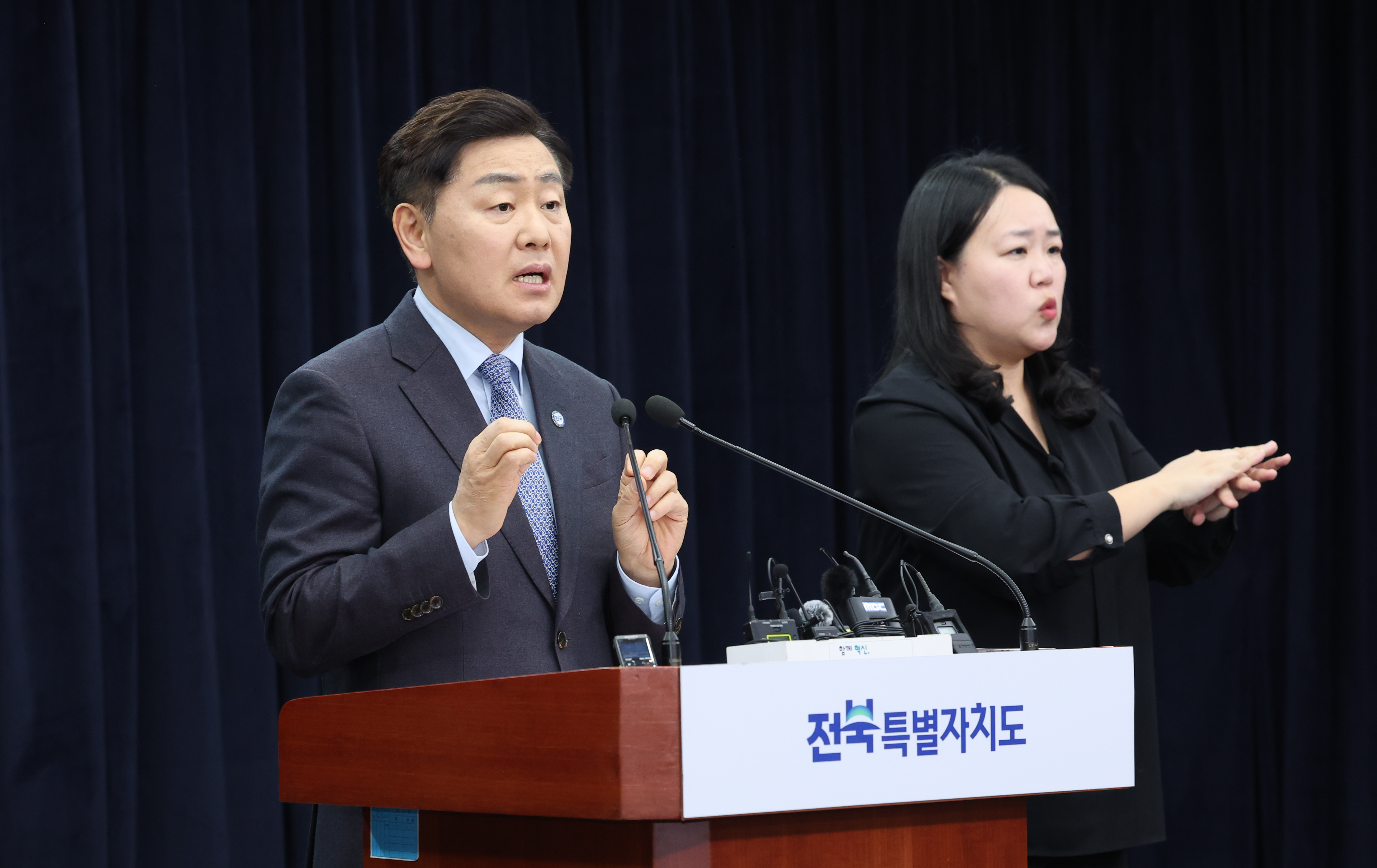 김관영 도지사 군산조선소 새주인 찾아 완전 재가동 기자회견 이미지(4)