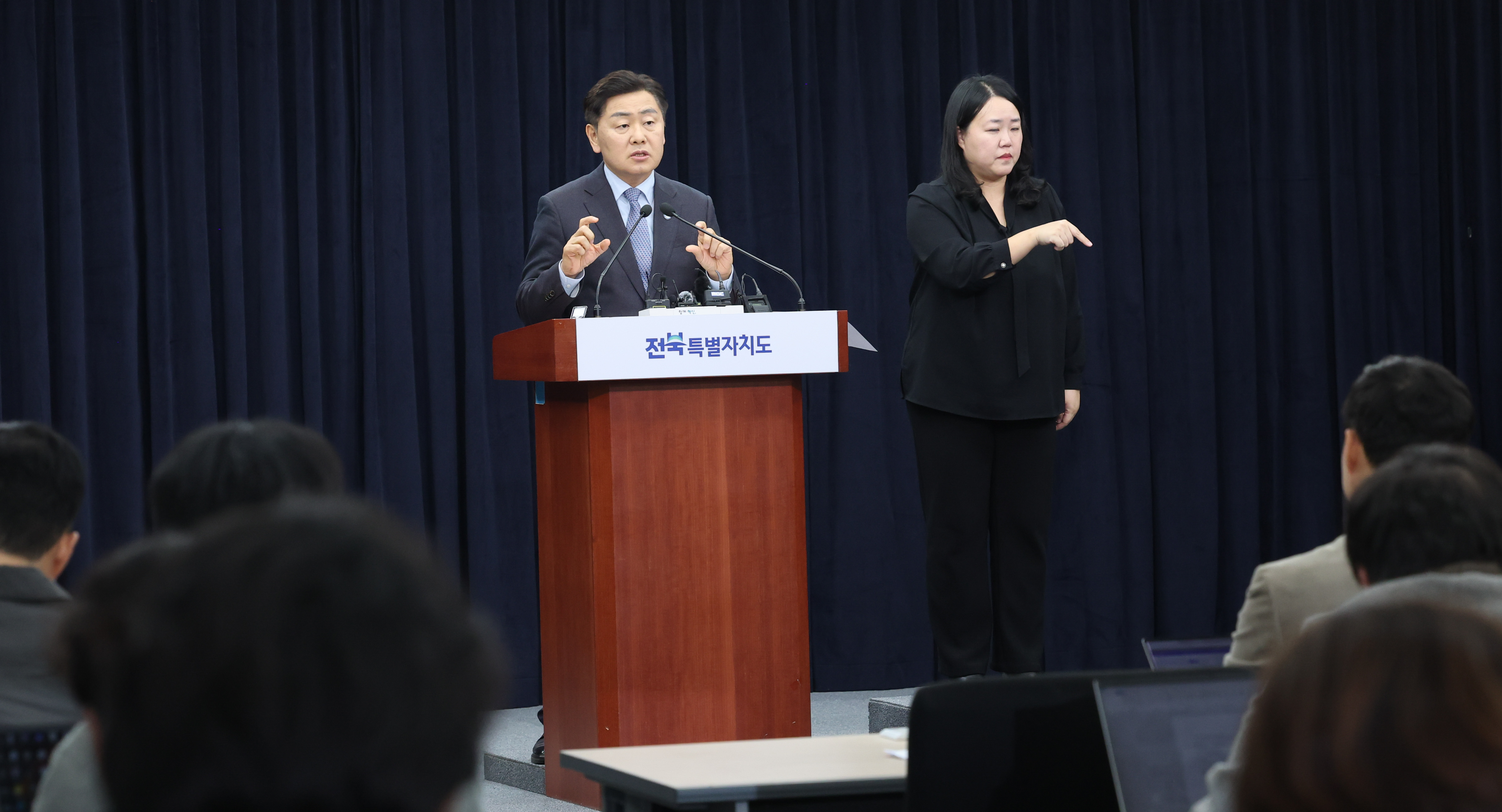 김관영 도지사 군산조선소 새주인 찾아 완전 재가동 기자회견 이미지(5)