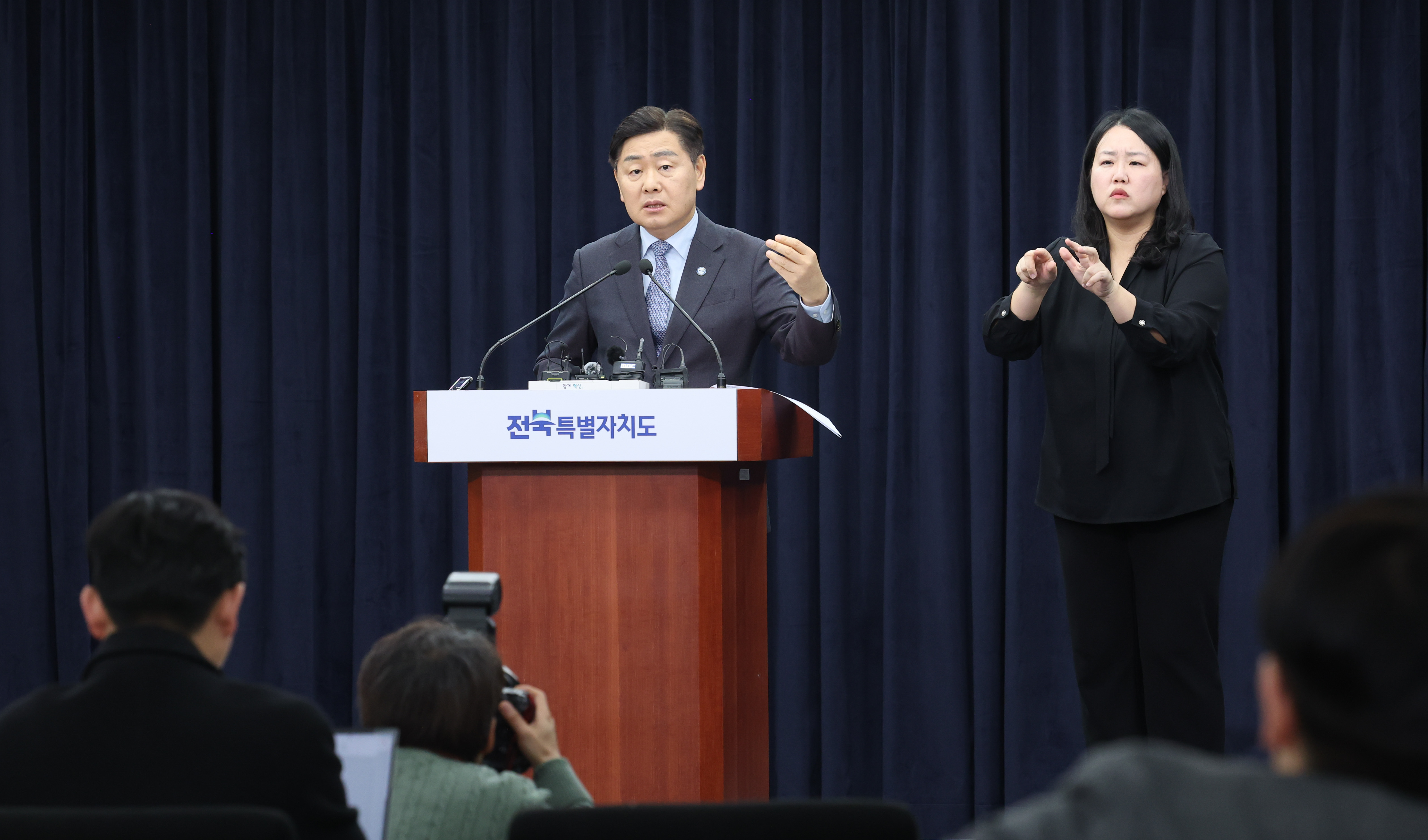 김관영 도지사 군산조선소 새주인 찾아 완전 재가동 기자회견 이미지(6)