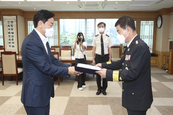김관영 도지사 소방본부 정기인사 임용장 수여와 정책조정회의
