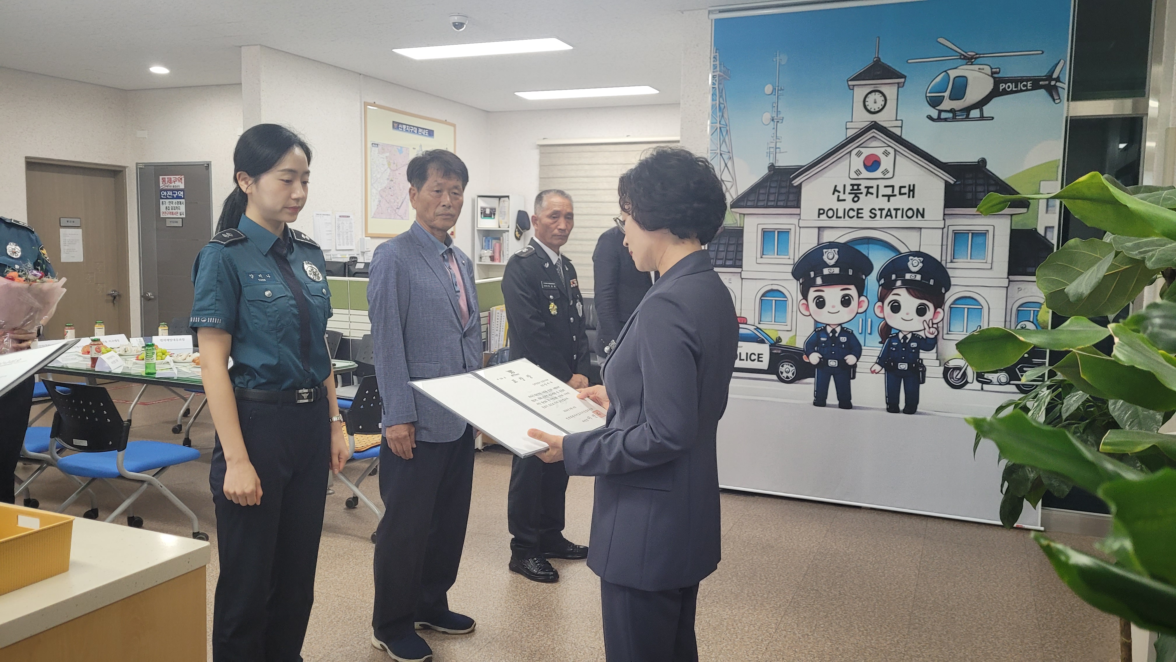 전북자치경찰위원회,추석 명절맞이 지구대 방문…현장 경찰관 격려 이미지(2)