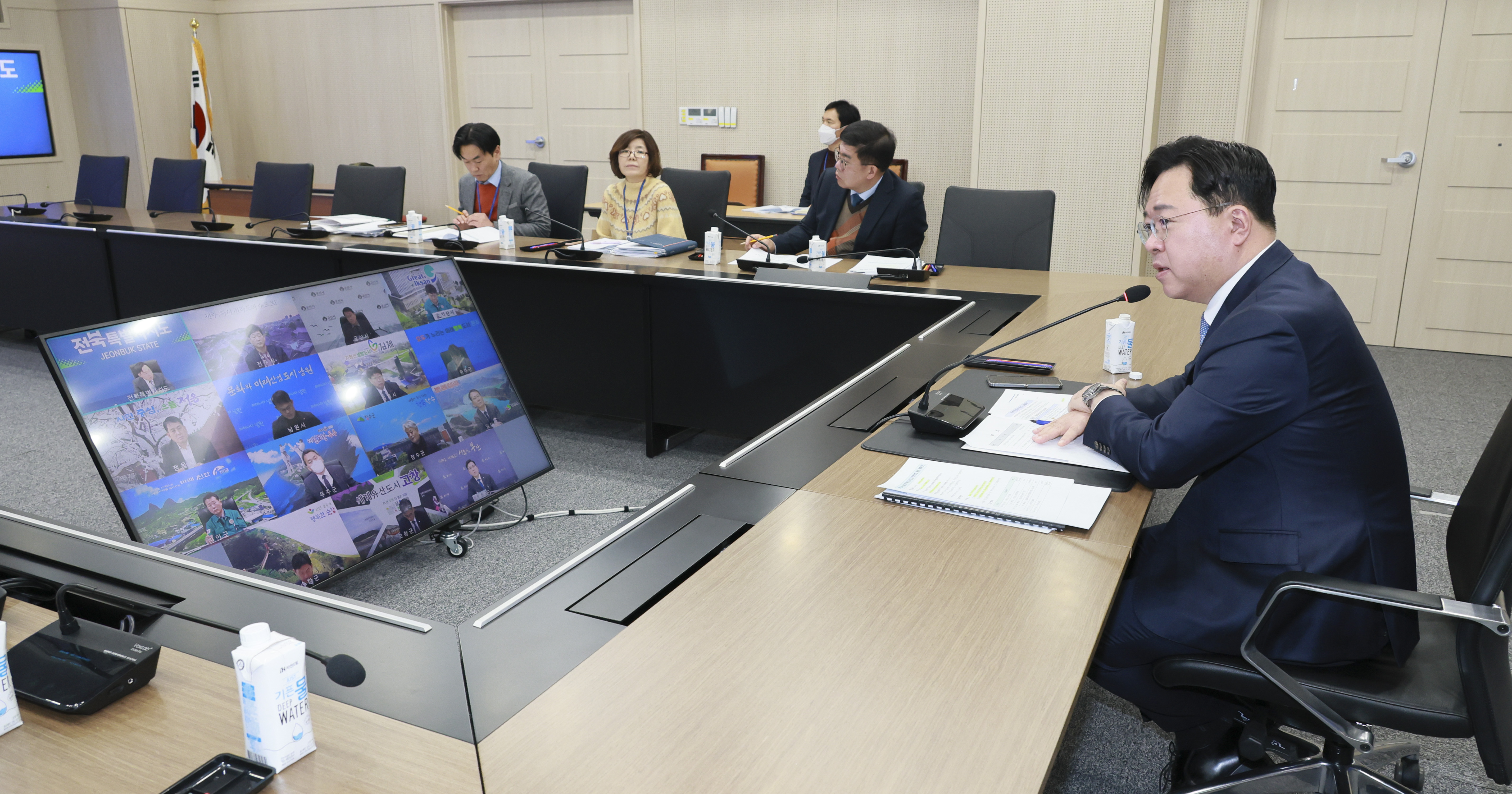 전북자치도, 민생살리기 속도전… 민생경제 살리기에 “올인” 이미지(1)