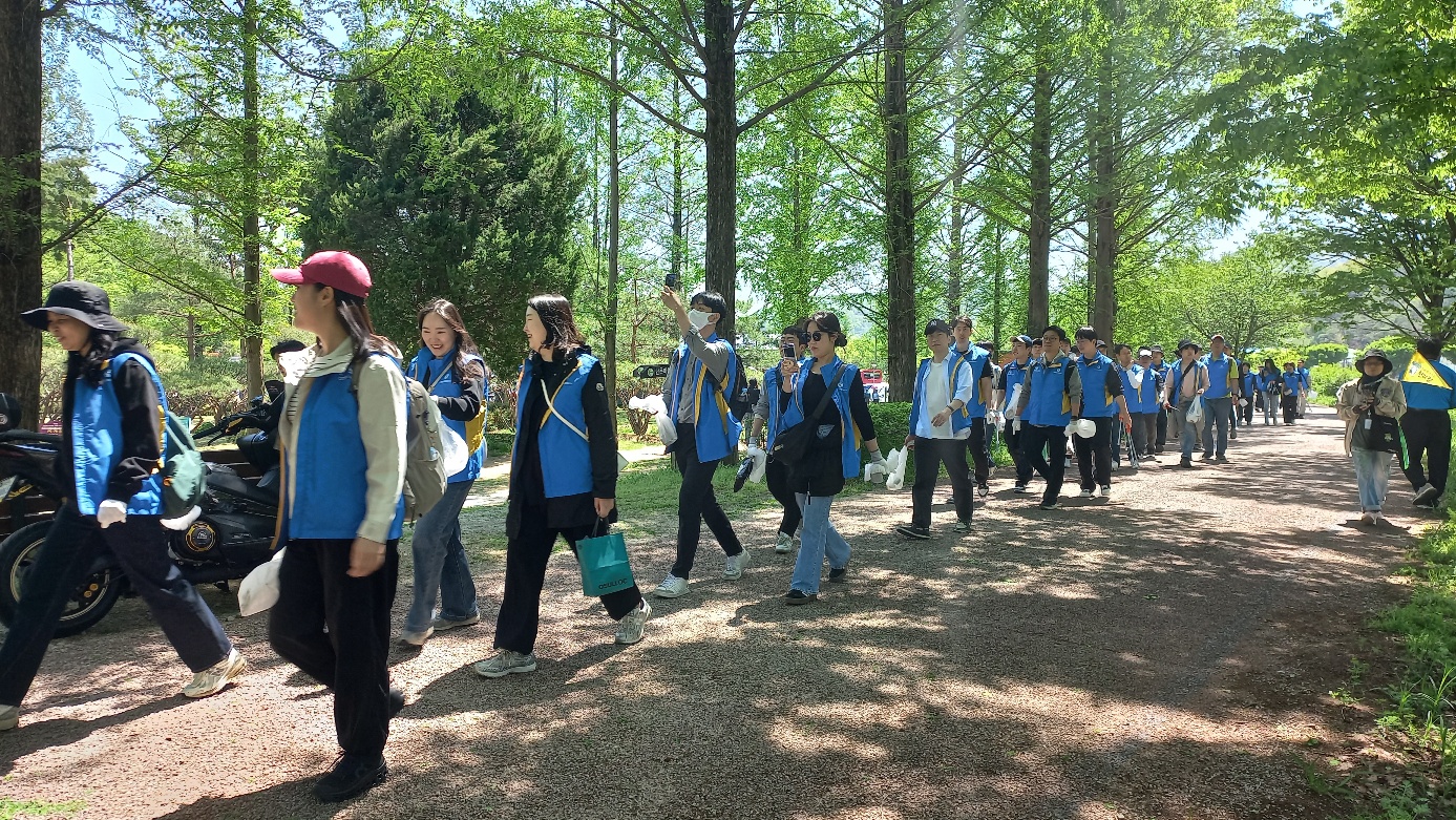 “기업과 함께하는 전북형 ESG 실천” 플로깅과 전통시장 활성화 결합 이미지(3)