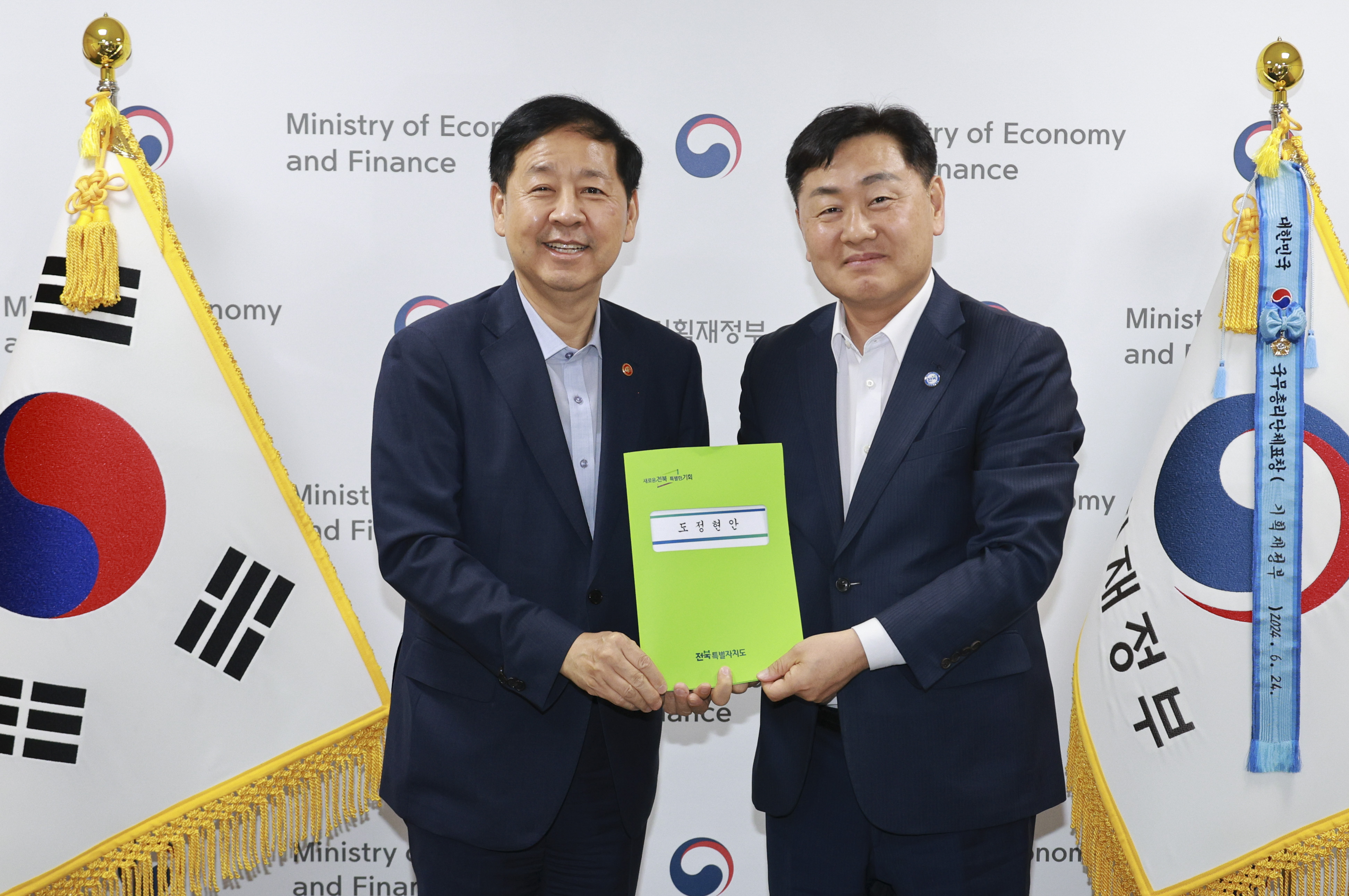 김관영 전북특별자치도지사 경제부총리 만나  5대 핵심 국가예산 사업 건의 이미지(1)