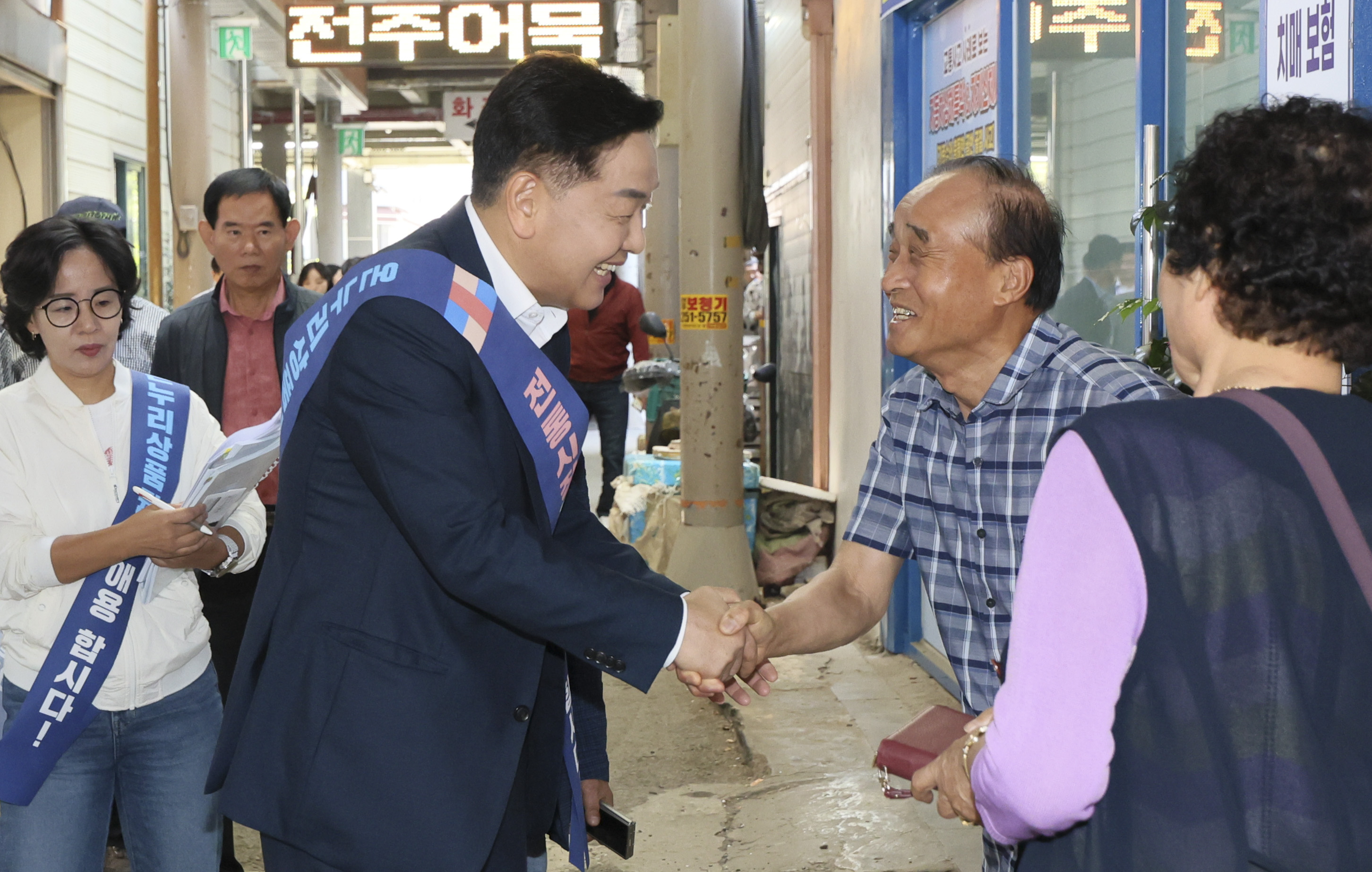 김관영 지사, 명절 전통시장 격려  실속 있는 장보기, 답은 전통시장에서 이미지(3)