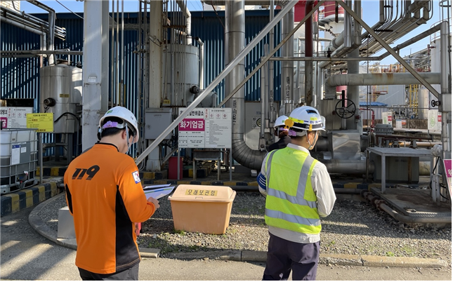 전북특별자치도소방본부, 대형사고 우려 대량 위험물 시설 집중 점검 이미지(1)