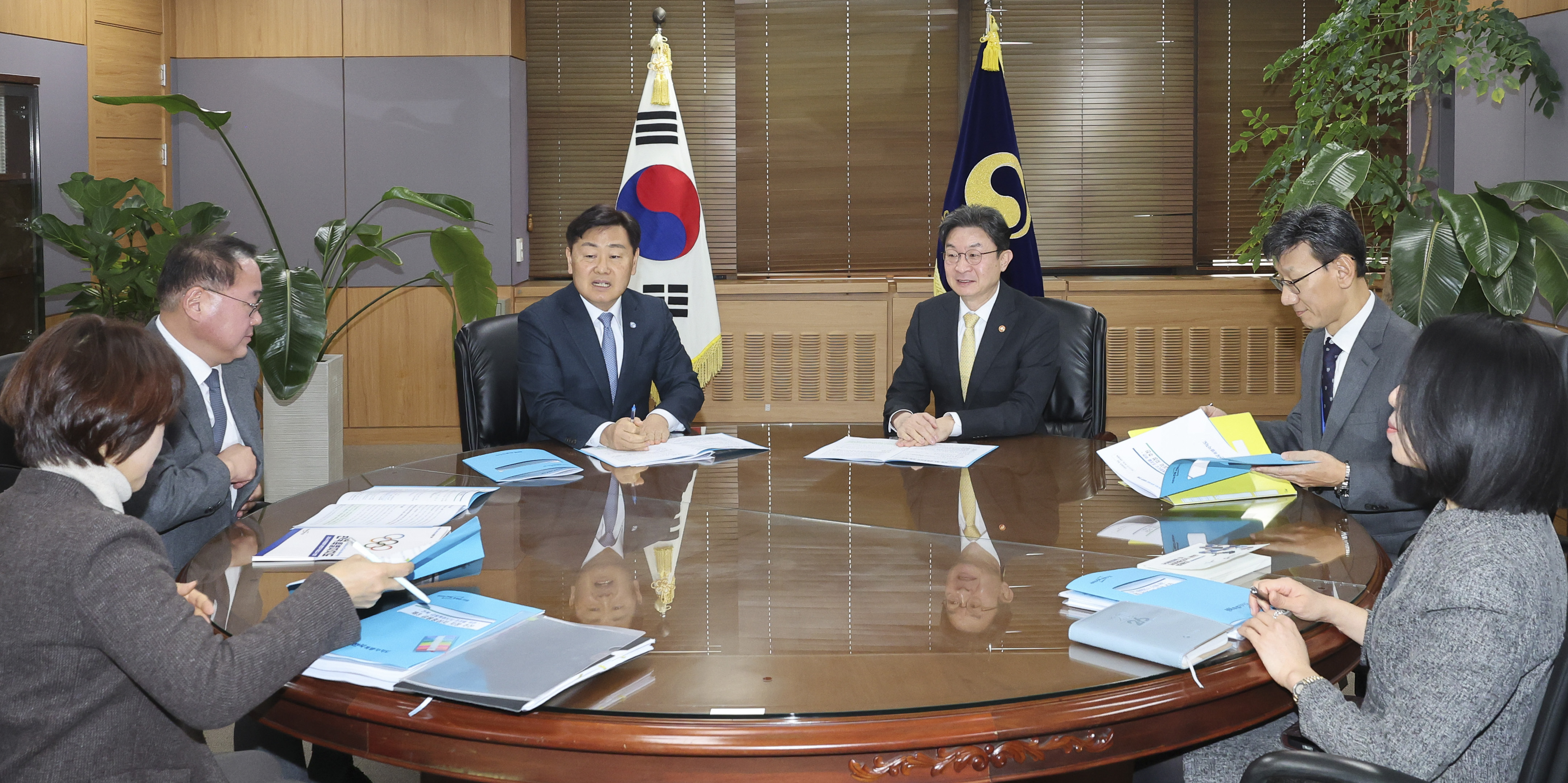전북자치도, 금융위원장 만나 전북 금융중심지 승부수 이미지(2)