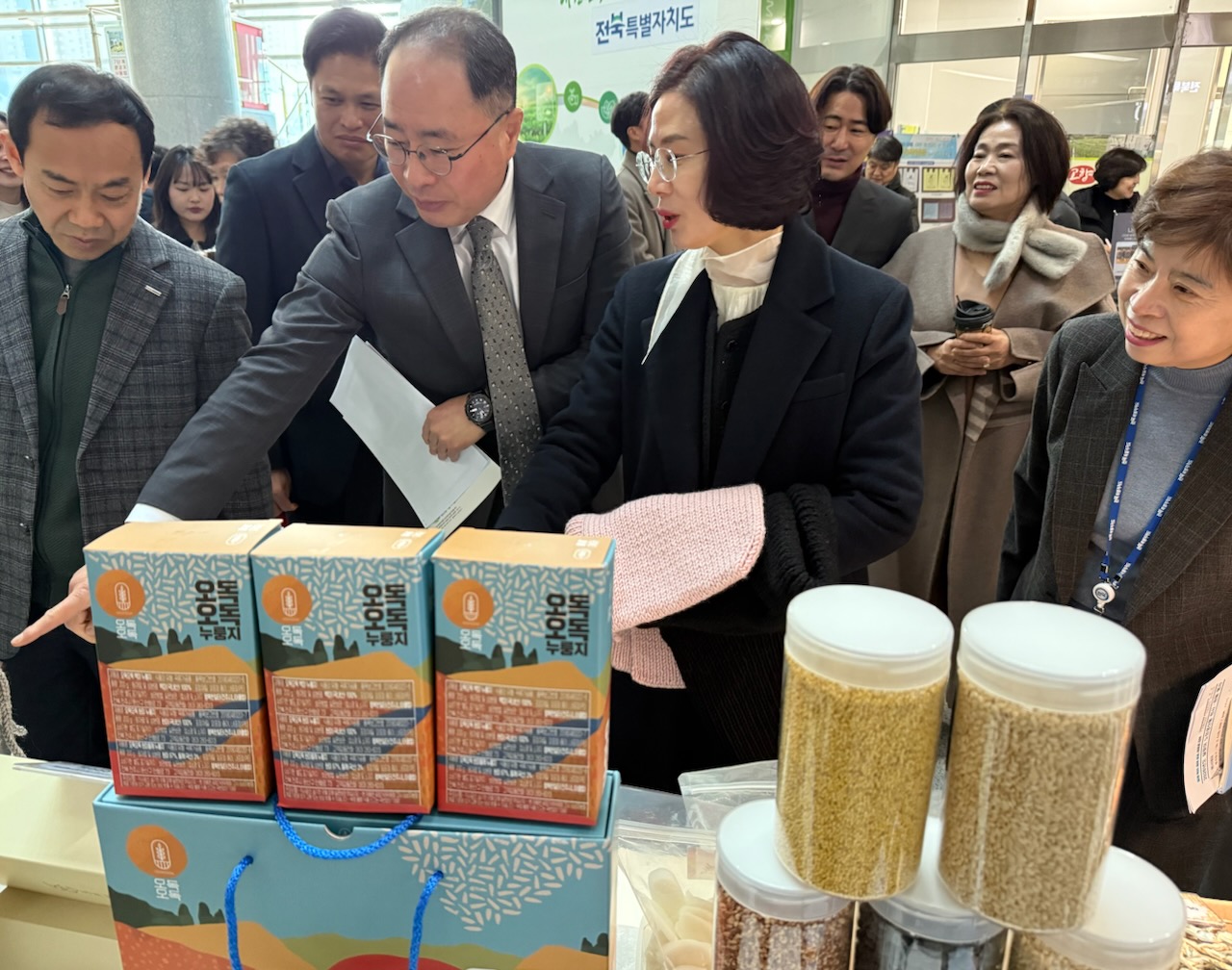 전북자치도, 설맞이 시니어클럽 생산품 전시·판매행사 개최 이미지(1)