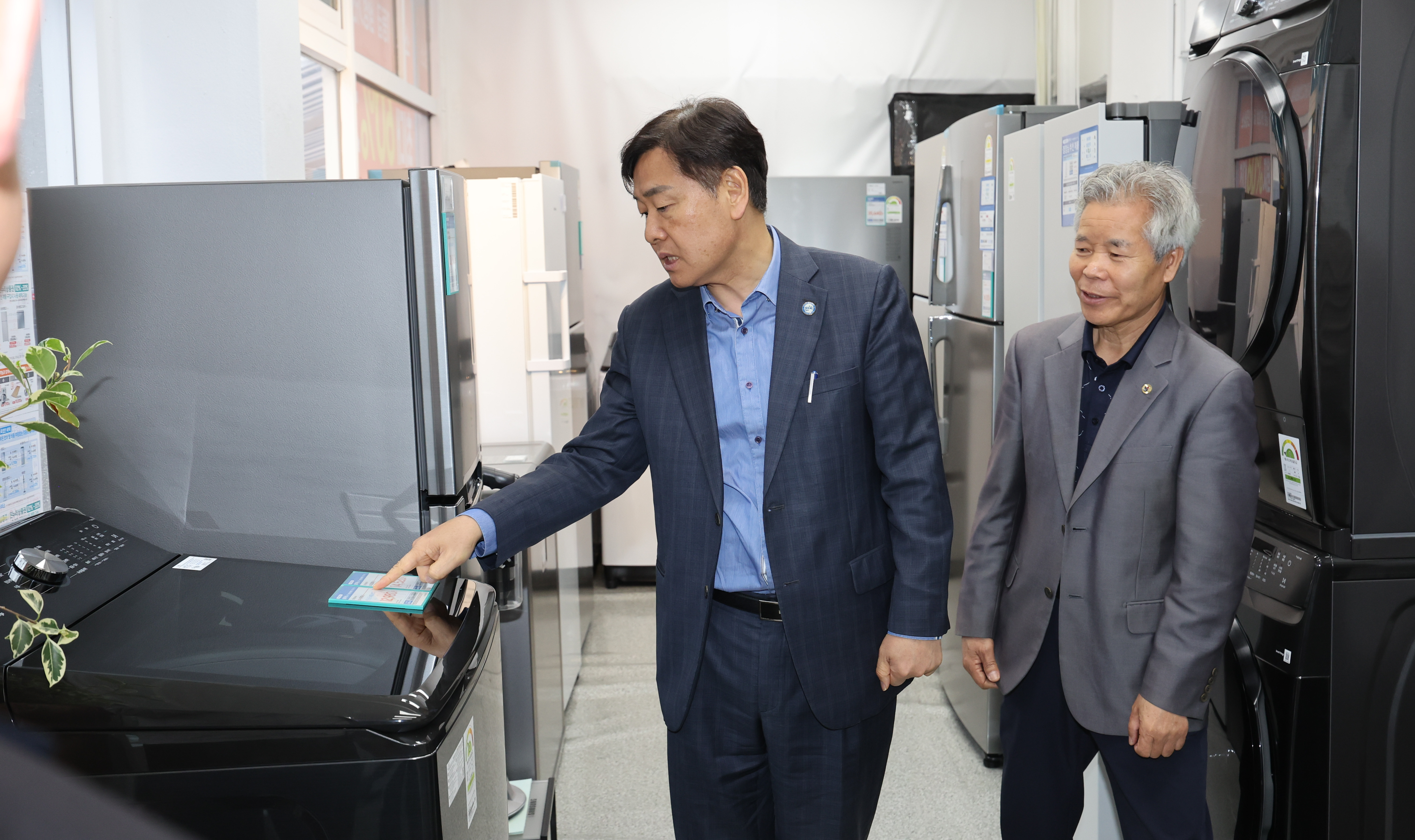 김관영 지사, 장수·무주 현장행정… “농생명부터 방산까지 현장에 답이 있다” 이미지(3)