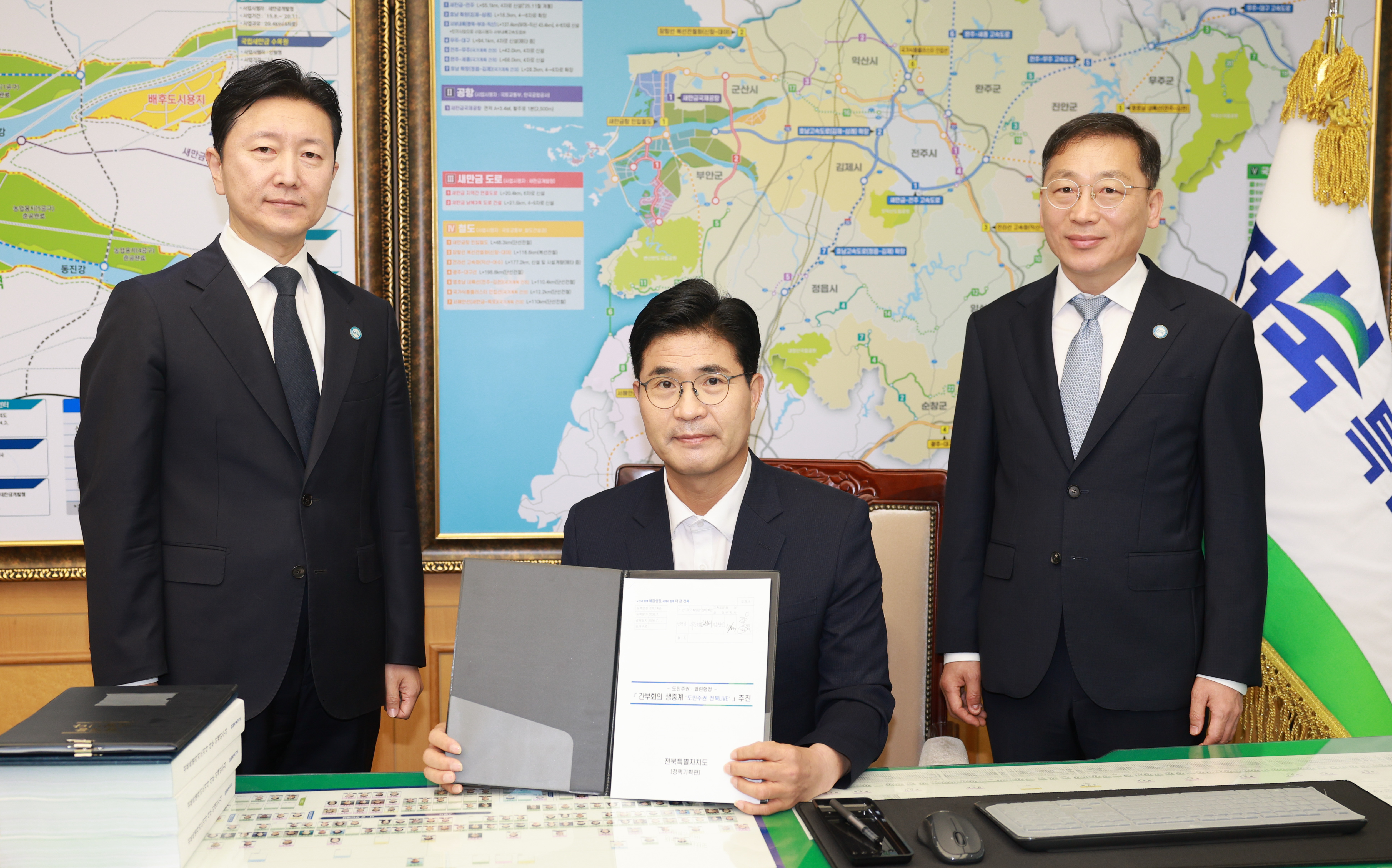 이원택 지사 1호 결재는‘간부회의 생중계’ 이미지(2)