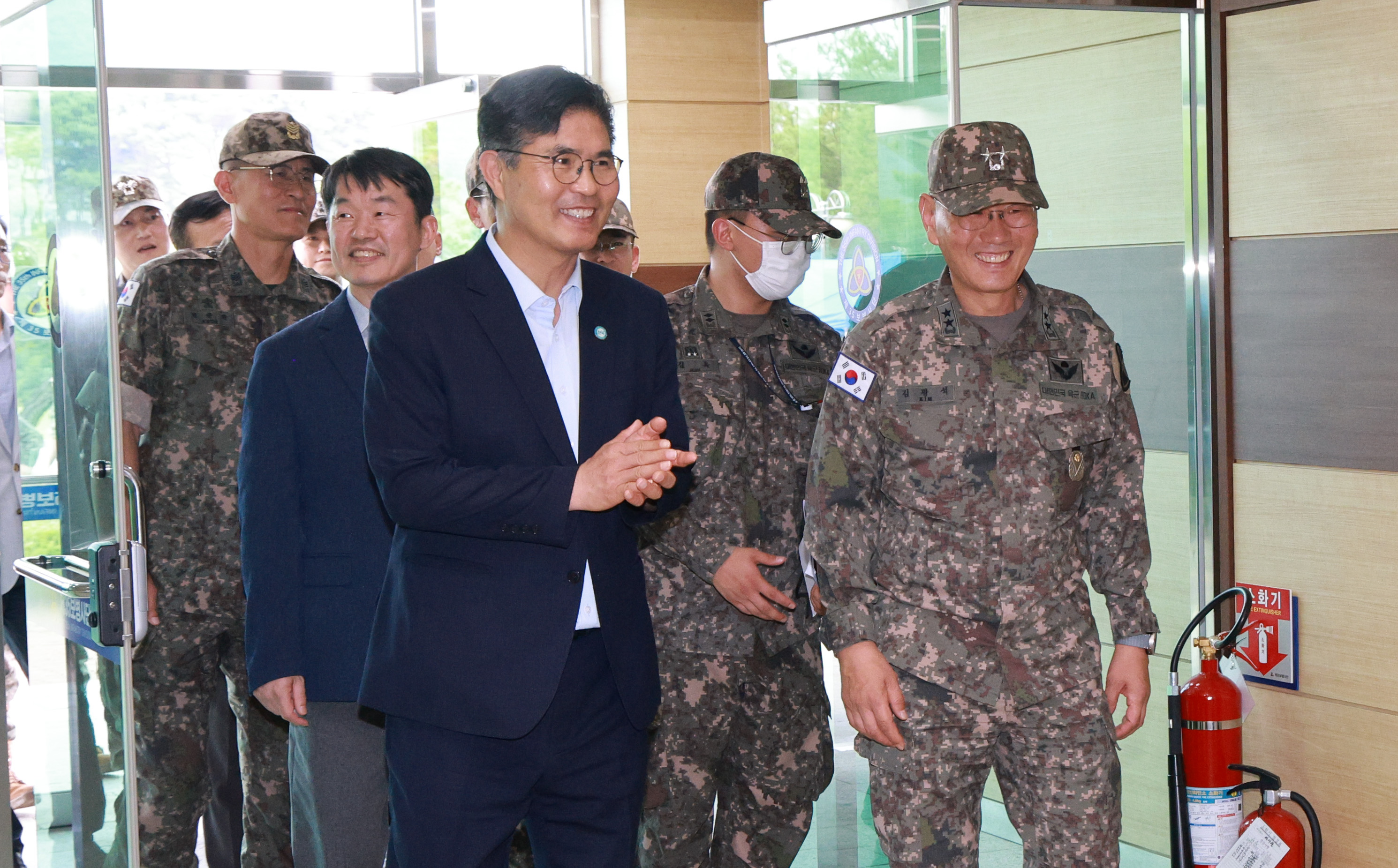전북자치도, 추석 명절 맞아 군 장병·소방공무원 방문 격려 이미지(1)