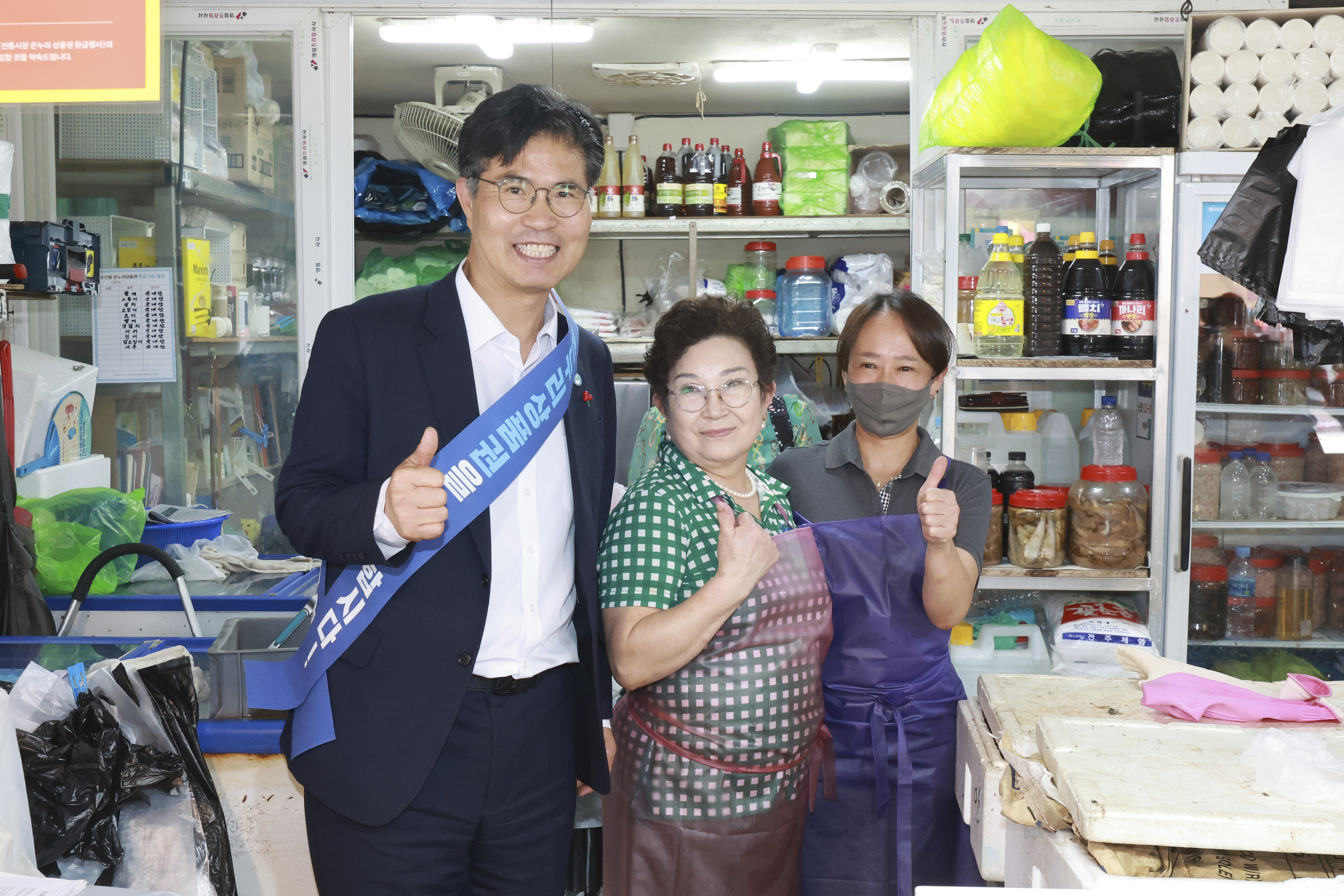 이원택 전북자치도지사, 추석 앞두고 전통시장 장보기 나서 이미지(2)
