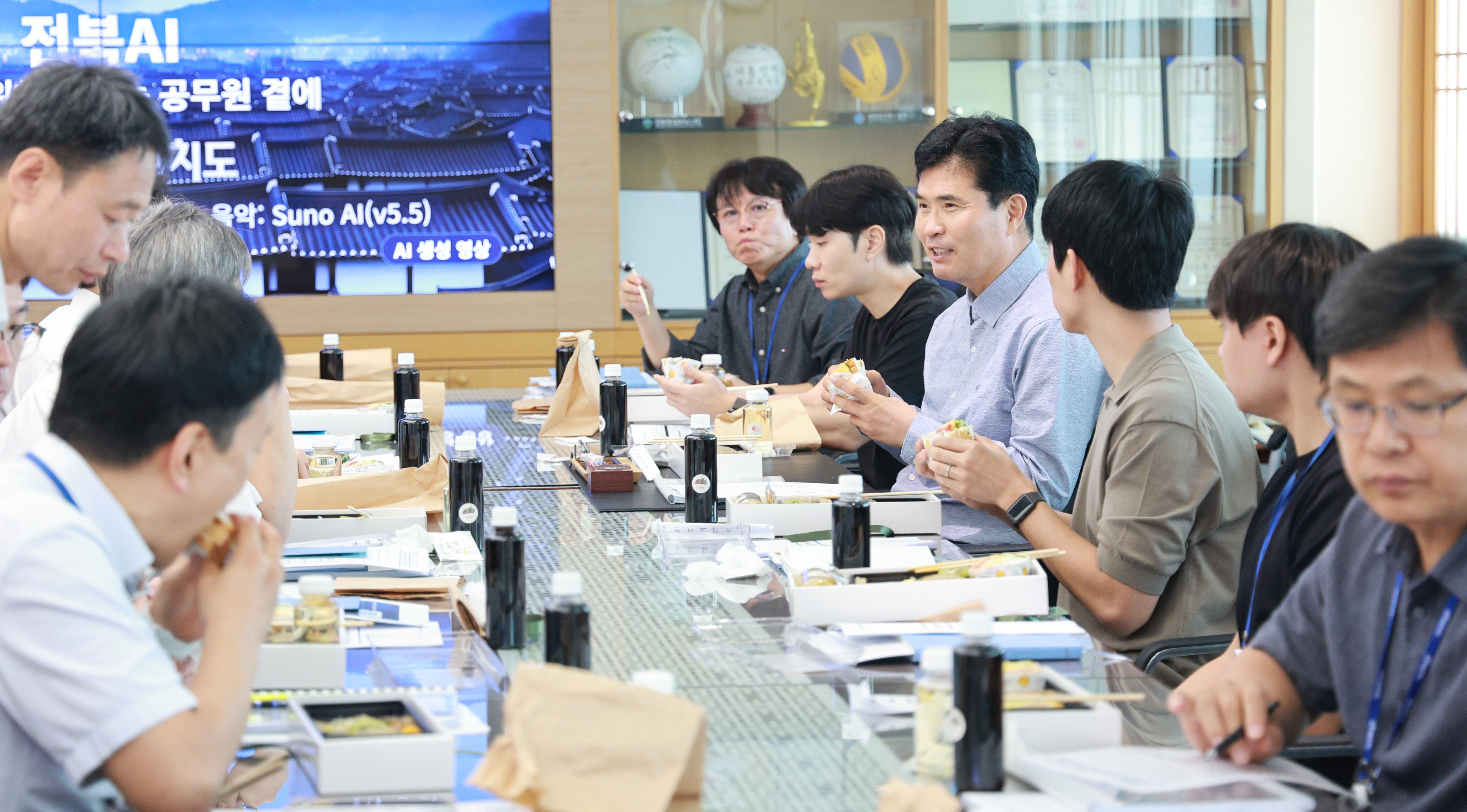 이원택 도지사,‘AI-혁신’직원들과 브라운백 미팅 소통 이미지(2)