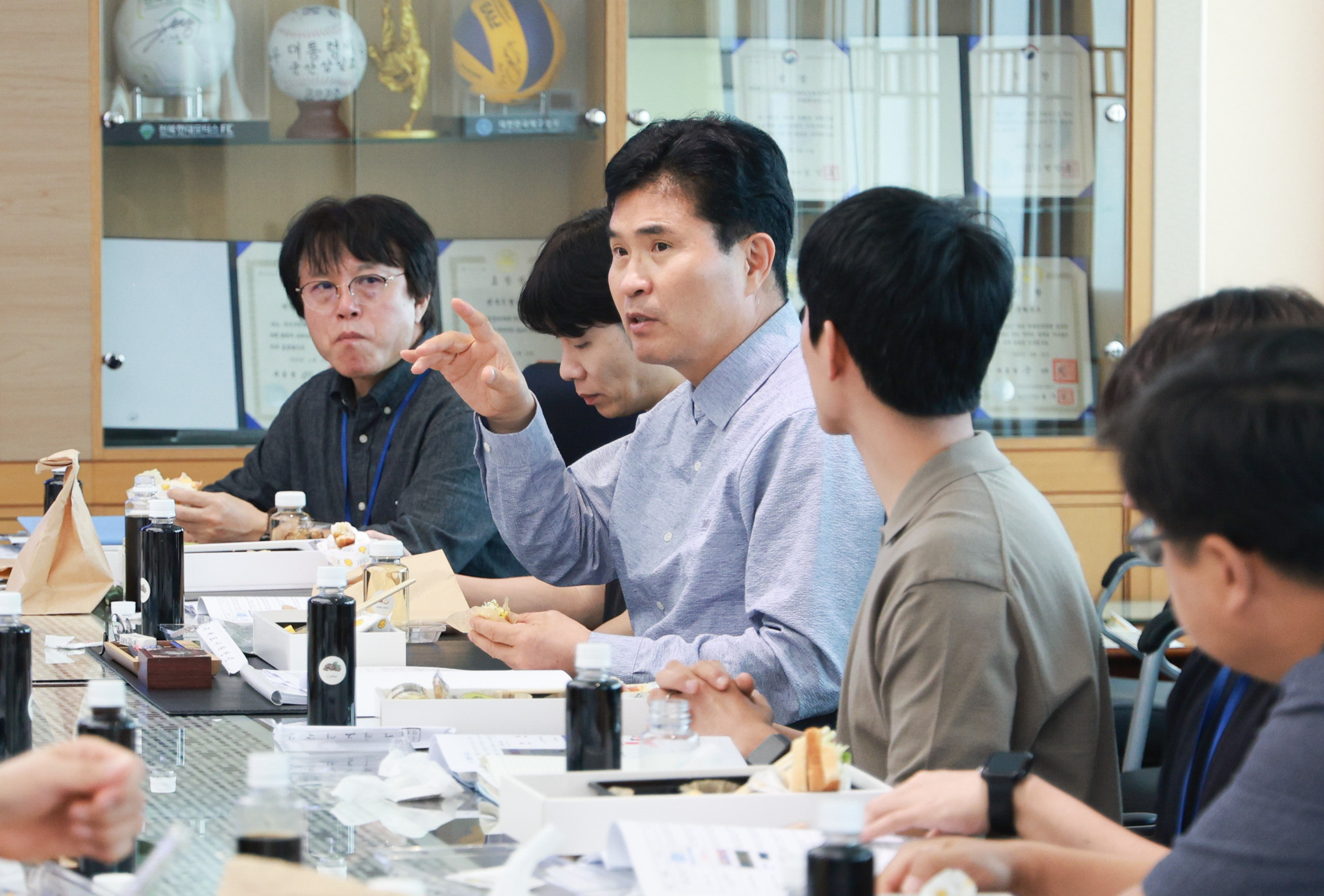 이원택 도지사,‘AI-혁신’직원들과 브라운백 미팅 소통 이미지(3)