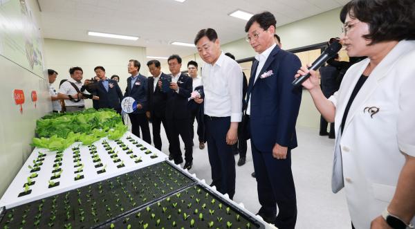 “기후 넘어선 농업” 전북자치도, 공공형 수직농장 시대 개막
