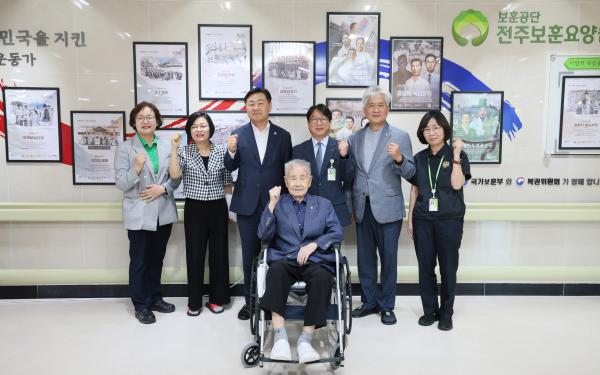 전북자치도, 제80주년 광복절 맞아  호남권 유일 생존 이석규 애국지사 위문