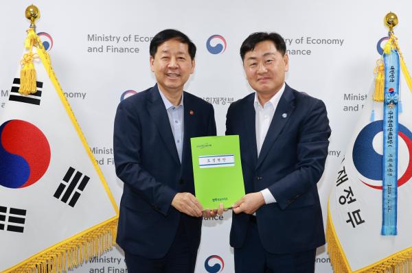 김관영 전북특별자치도지사 경제부총리 만나  5대 핵심 국가예산 사업 건의