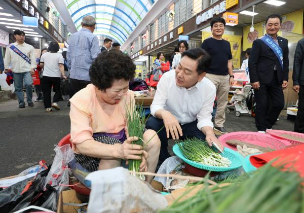 김관영 지사, 명절 전통시장 격려  실속 있는 장보기, 답은 전통시장에서