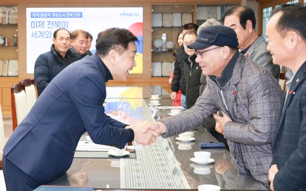 한국쌀전업농 전북특별자치도 연합회,  연말 맞아 취약계층에 쌀 200포 기탁