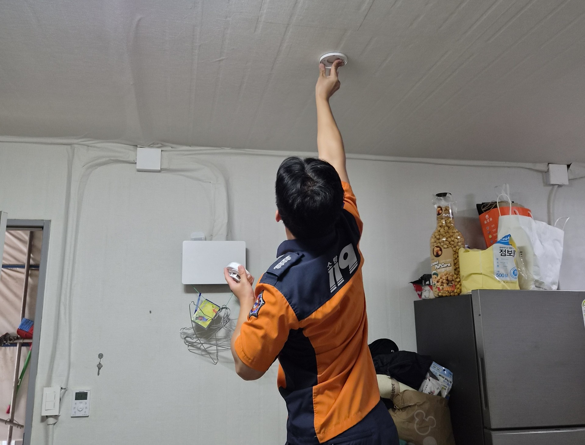 -Lực lượng Phòng cháy chữa cháy trực tiếp đến kiểm tra  1.851 khu nhà ở của lao động thời vụ nước ngoài image(2)