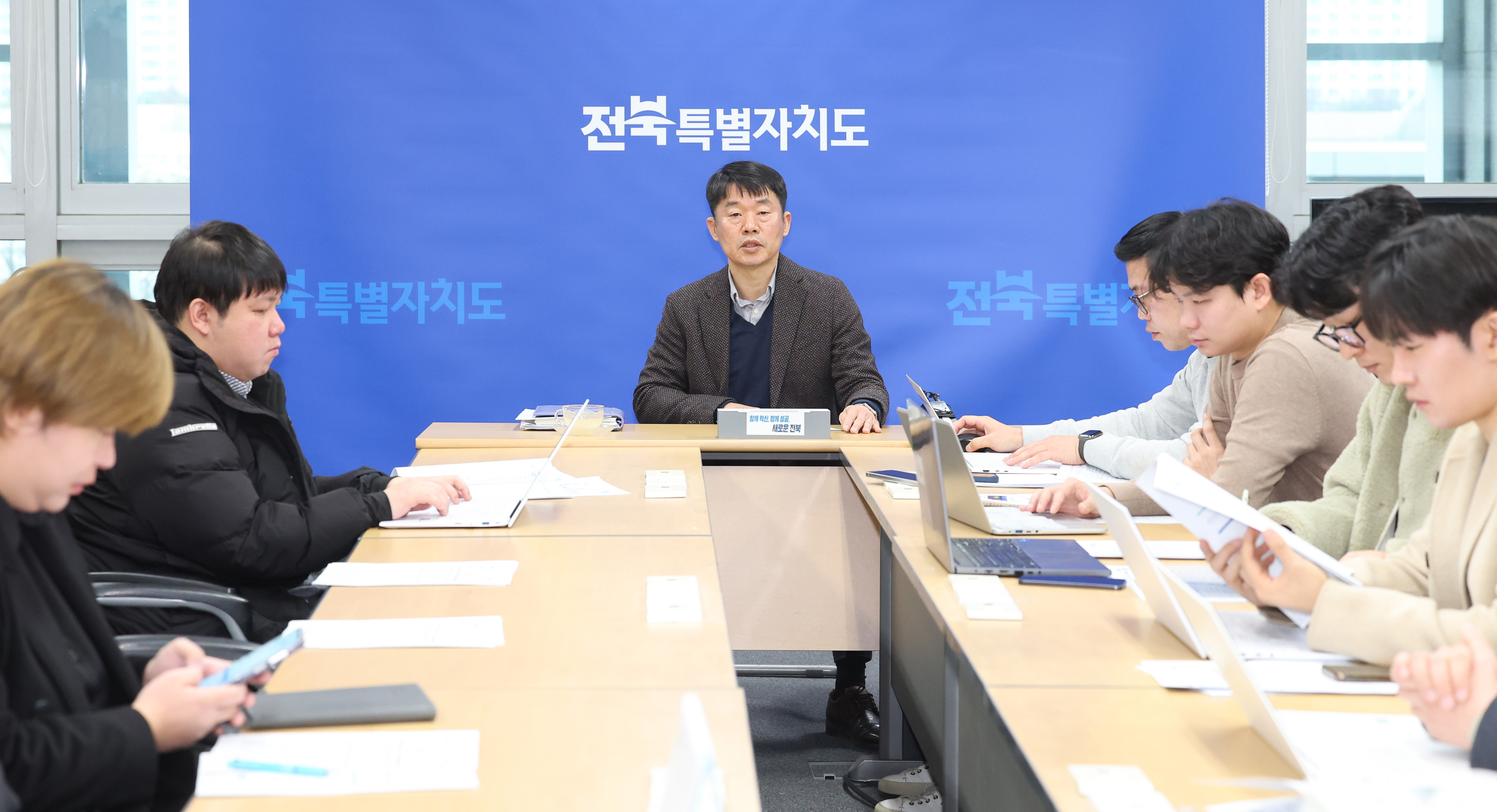 Jeollabuk-do activates  a special economic measure worth 400 billion won to support the livelihood economy, including special guarantees. image(1)
