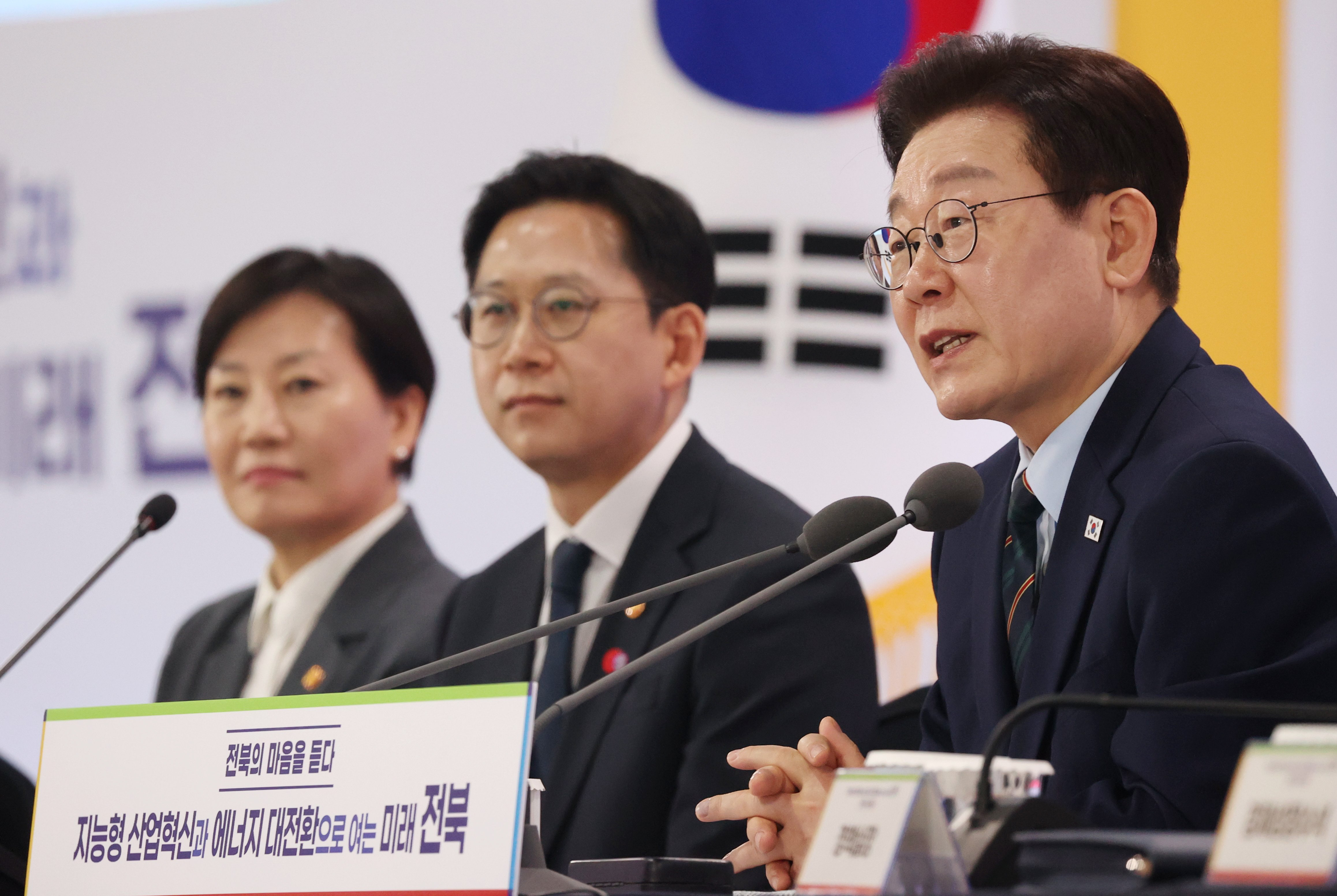 「全北の心を聞く」 大統領と道民が頭を寄せ合った全北タウンホールミーティング