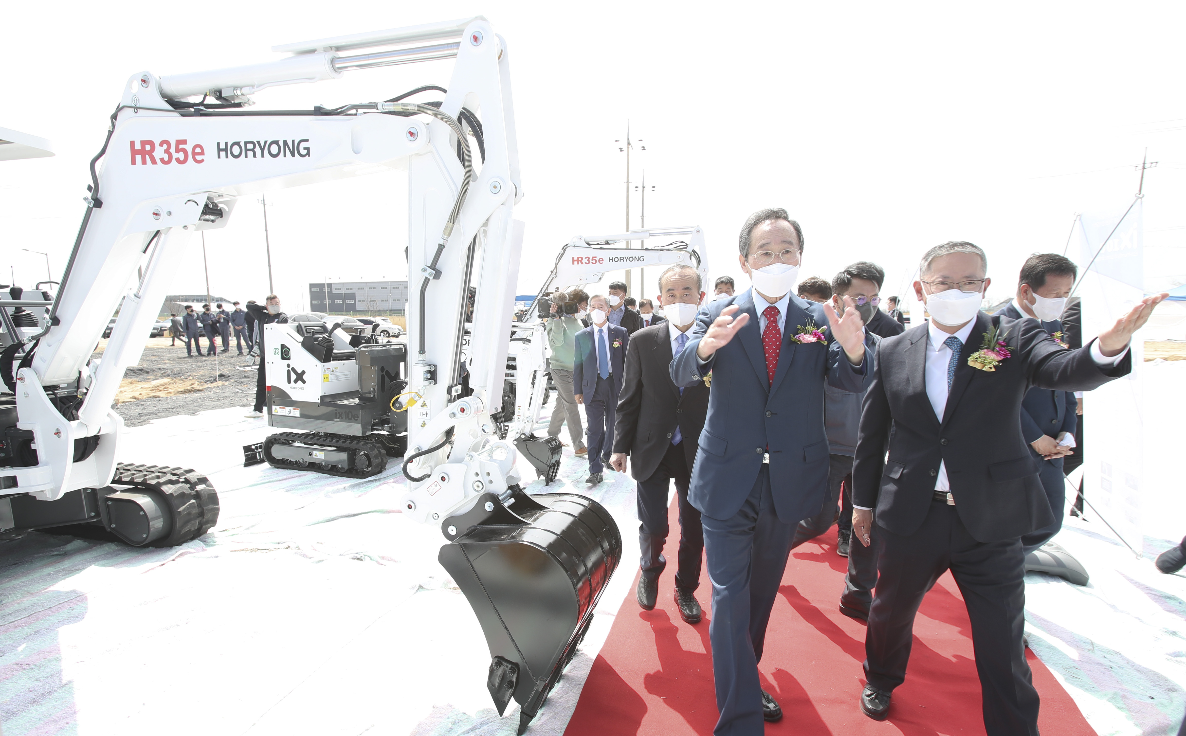 在金堤韩国首家电动挖掘机生产工厂开工 image(1)