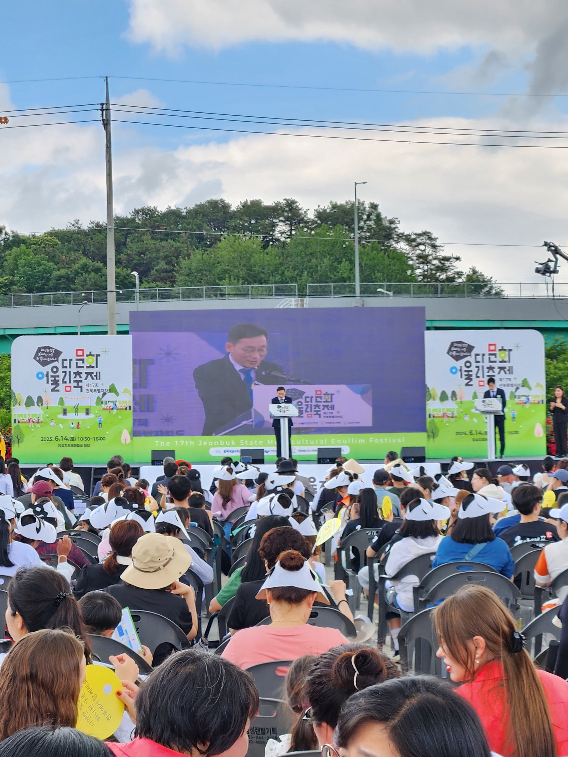多种色彩,团结成一家,在全北共度为宗旨的第17届多文化和谐庆典空前盛况 image(1)
