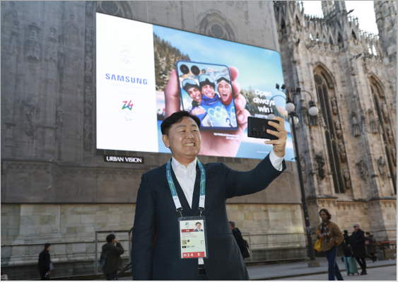 Governor takes a selfie in front of a major Olympic sponsor's digital billboard in Milan strategies image(2)