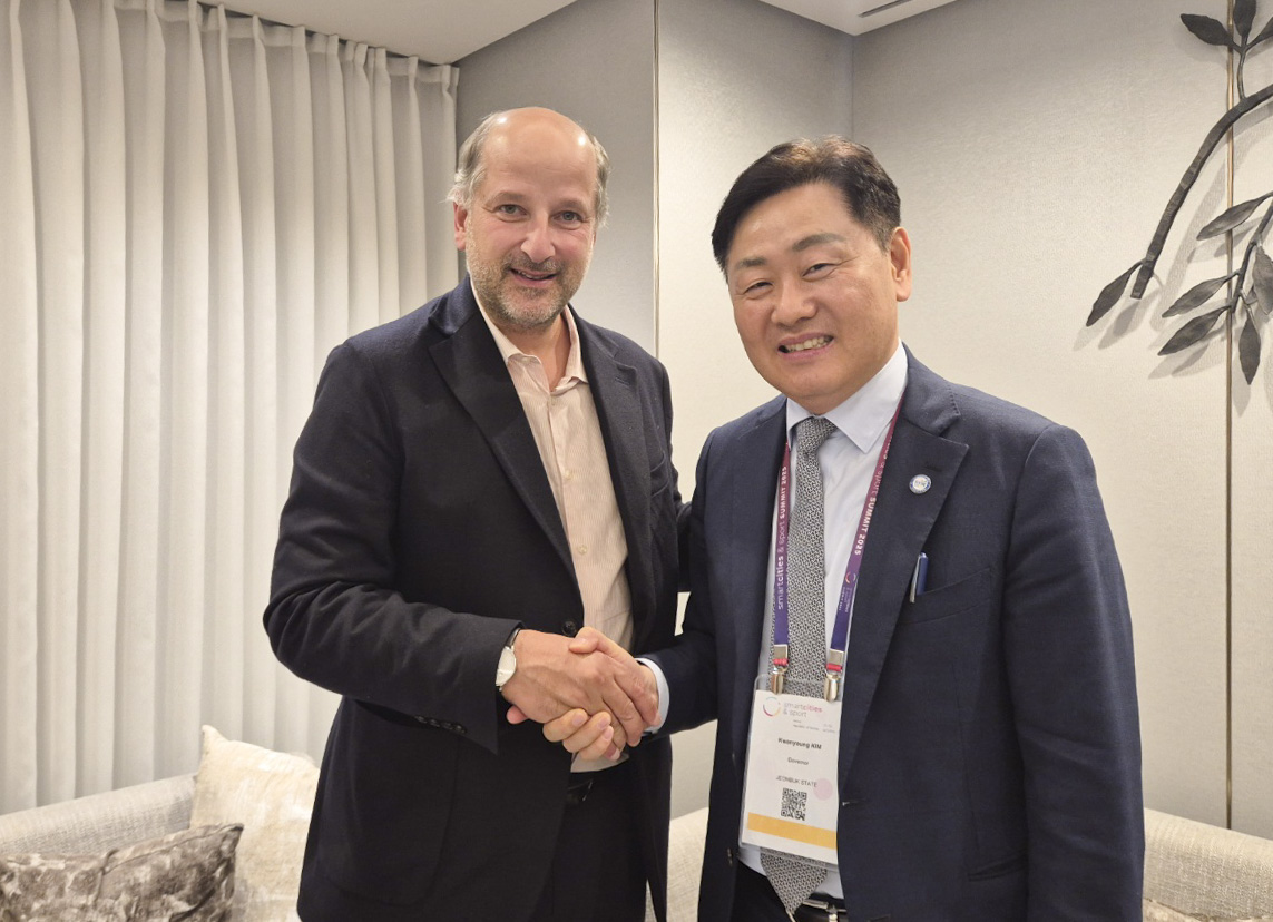 Expanding Global Sports Networks with Grégoire Junod, Mayor of Lausanne and President of WUOC image(2)