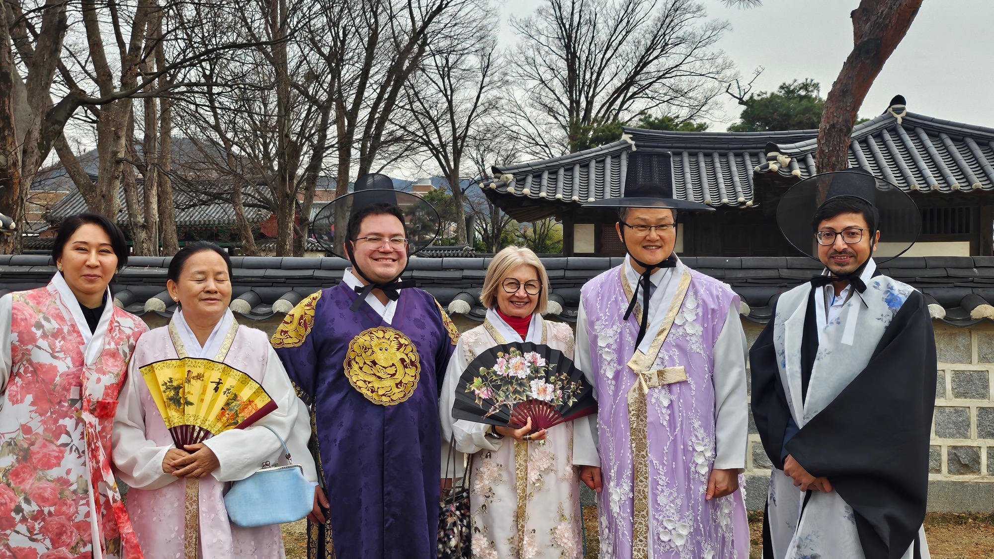 Embodying the Elegance of Korean Tradition image(1)